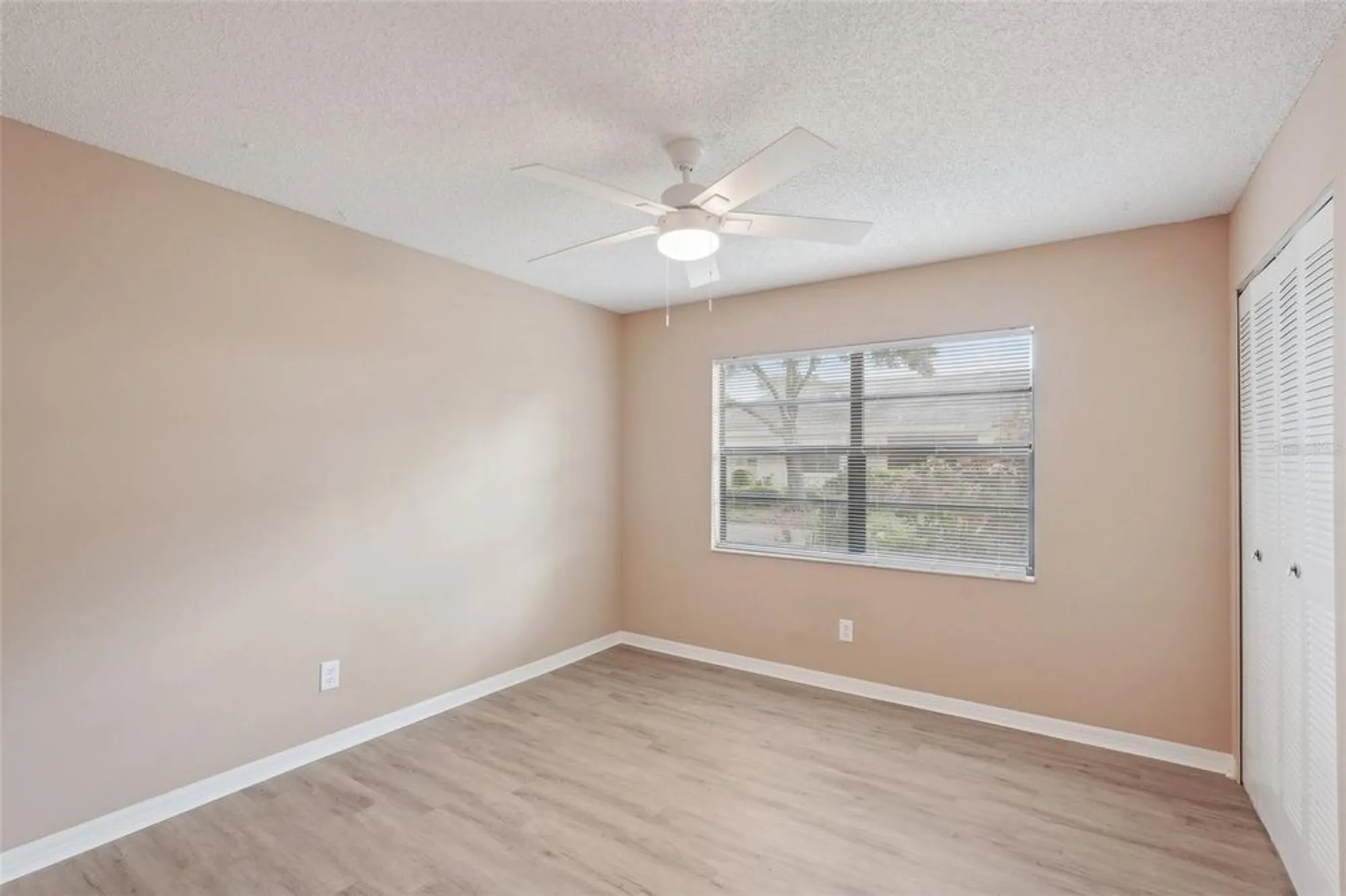 Property Slideshow image 14 of 57 | 2529 lancaster dr, Sun City Center, FL, 33573