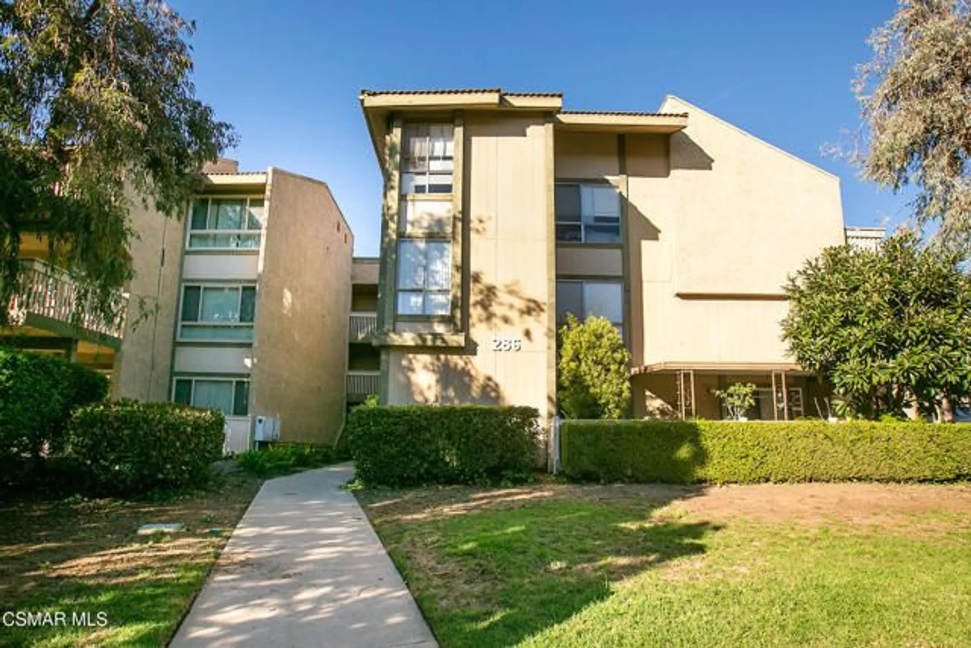 Property Slideshow image 15 of 16 | 286 oakleaf dr apt 22, Thousand Oaks, CA, 91360