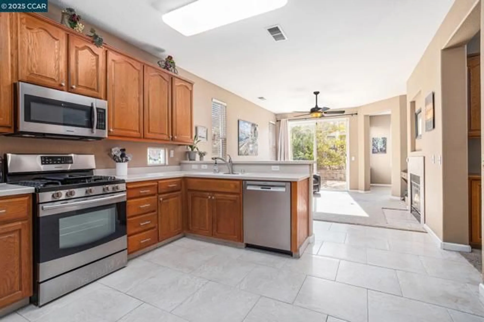 Property Slideshow image 8 of 29 | 2030 kent dr, Brentwood, CA, 94513