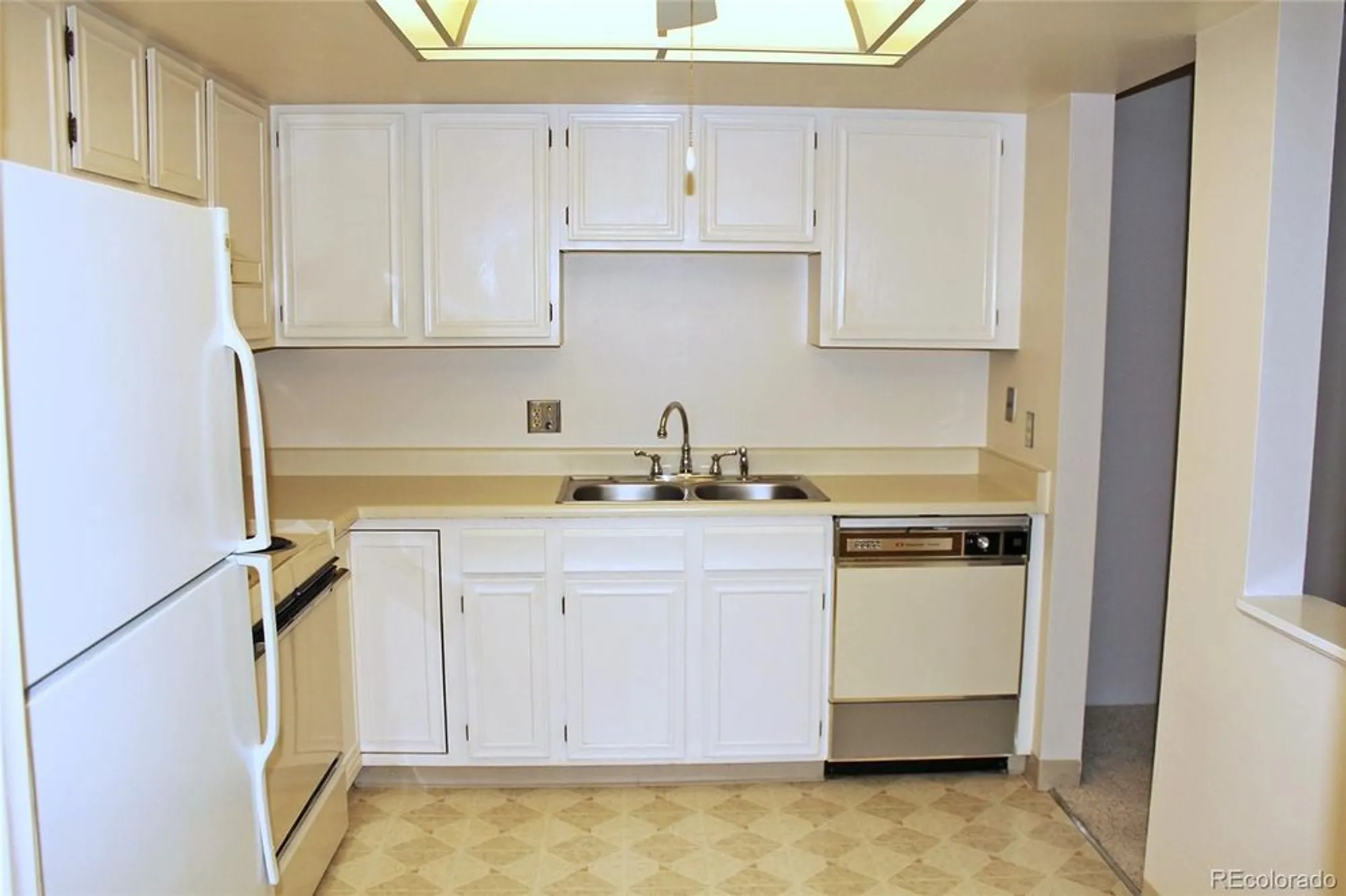 Property Slideshow image 6 of 21 | 14000 e linvale pl 310, Aurora, CO, 80014