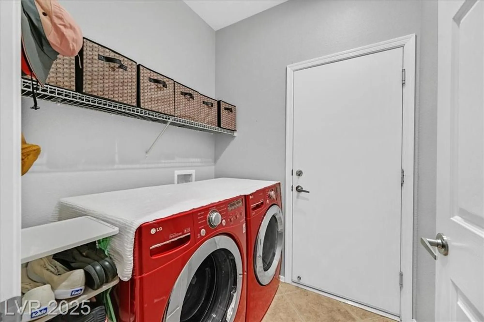 Property Slideshow image 27 of 43 | 2208 sawtooth mountain dr, Henderson, NV, 89044