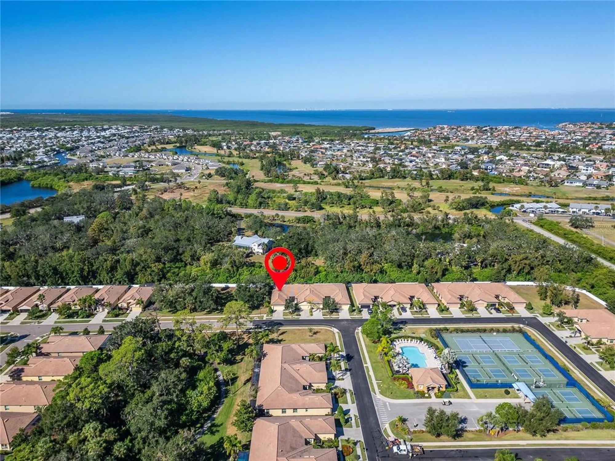 Property Slideshow image 57 of 72 | 420 cedar falls dr, Apollo Beach, FL, 33572