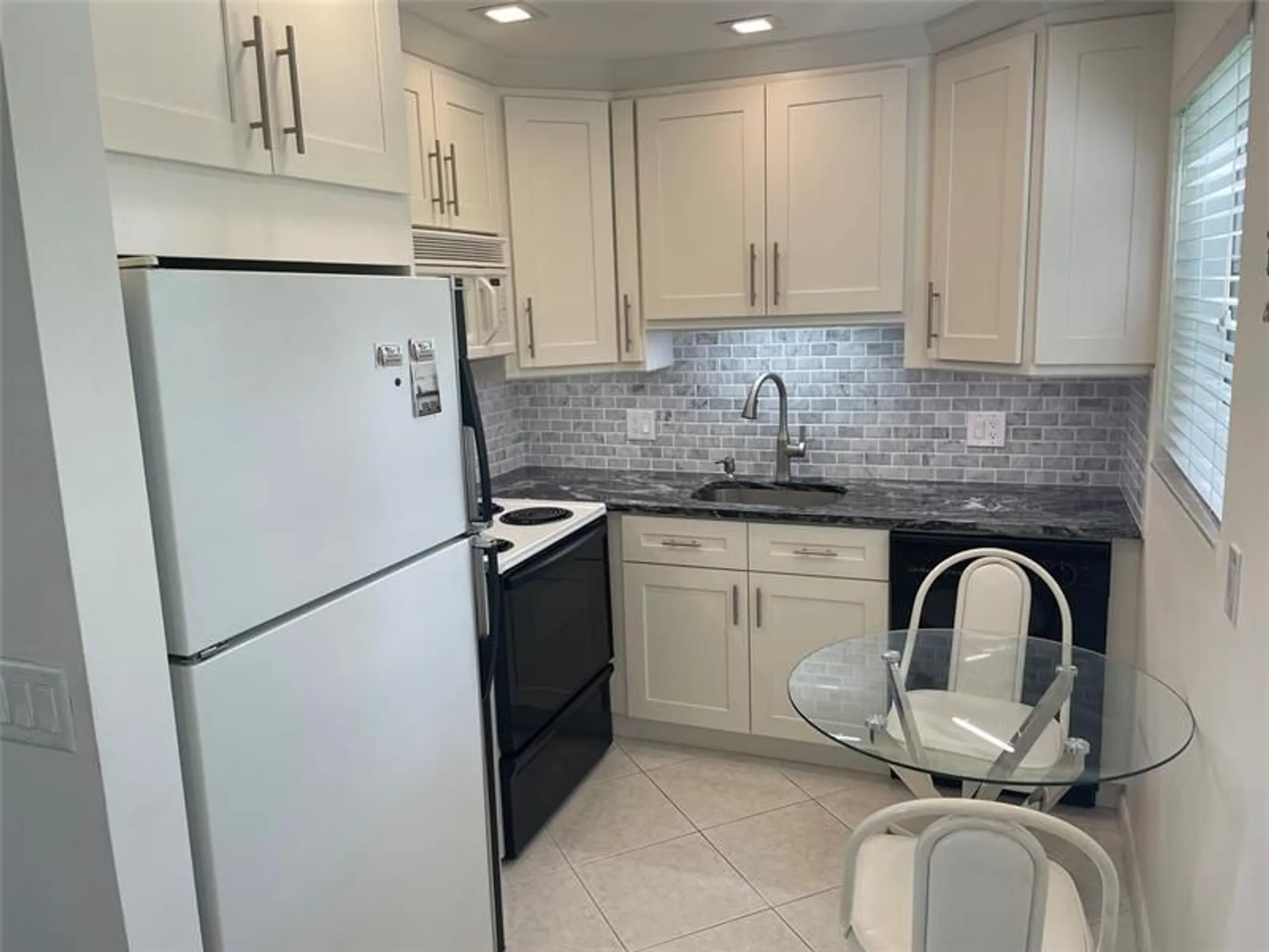 Property Slideshow image 7 of 64 | 40 keswick b # 40, Deerfield Beach, FL, 33442