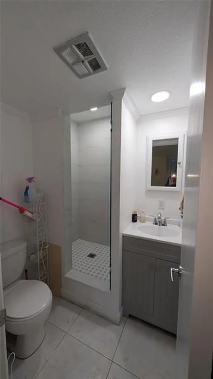 Property Slideshow image 6 of 9 | 9300 n hollybrook lake dr apt 106, Pembroke Pines, FL, 33025