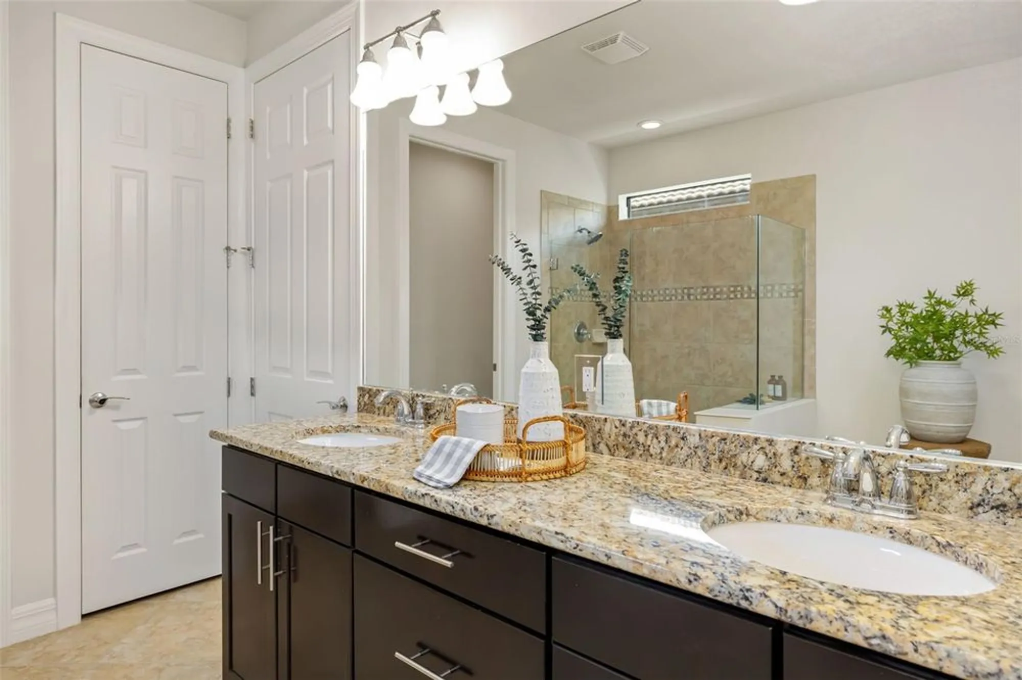 Property Slideshow image 46 of 83 | 11192 whimbrel ln, Sarasota, FL, 34238