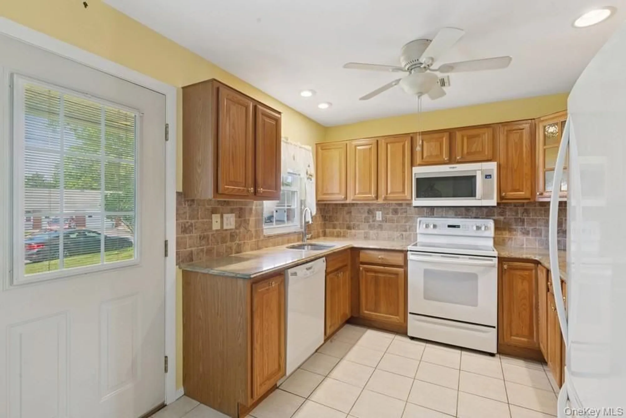 Property Slideshow image 4 of 22 | 96 enfield ct b, Ridge, NY, 11961
