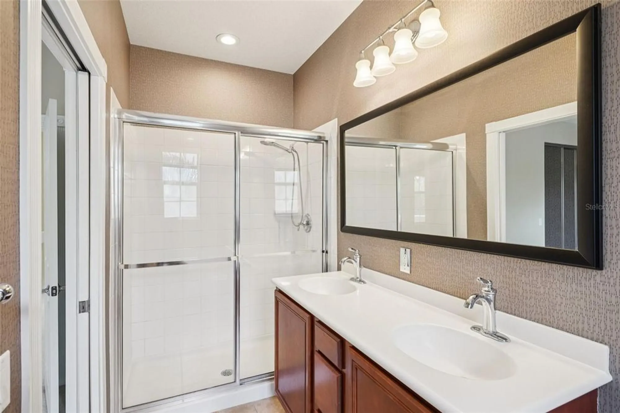 Property Slideshow image 24 of 59 | 8430 leatherleaf ln, Orlando, FL, 32827