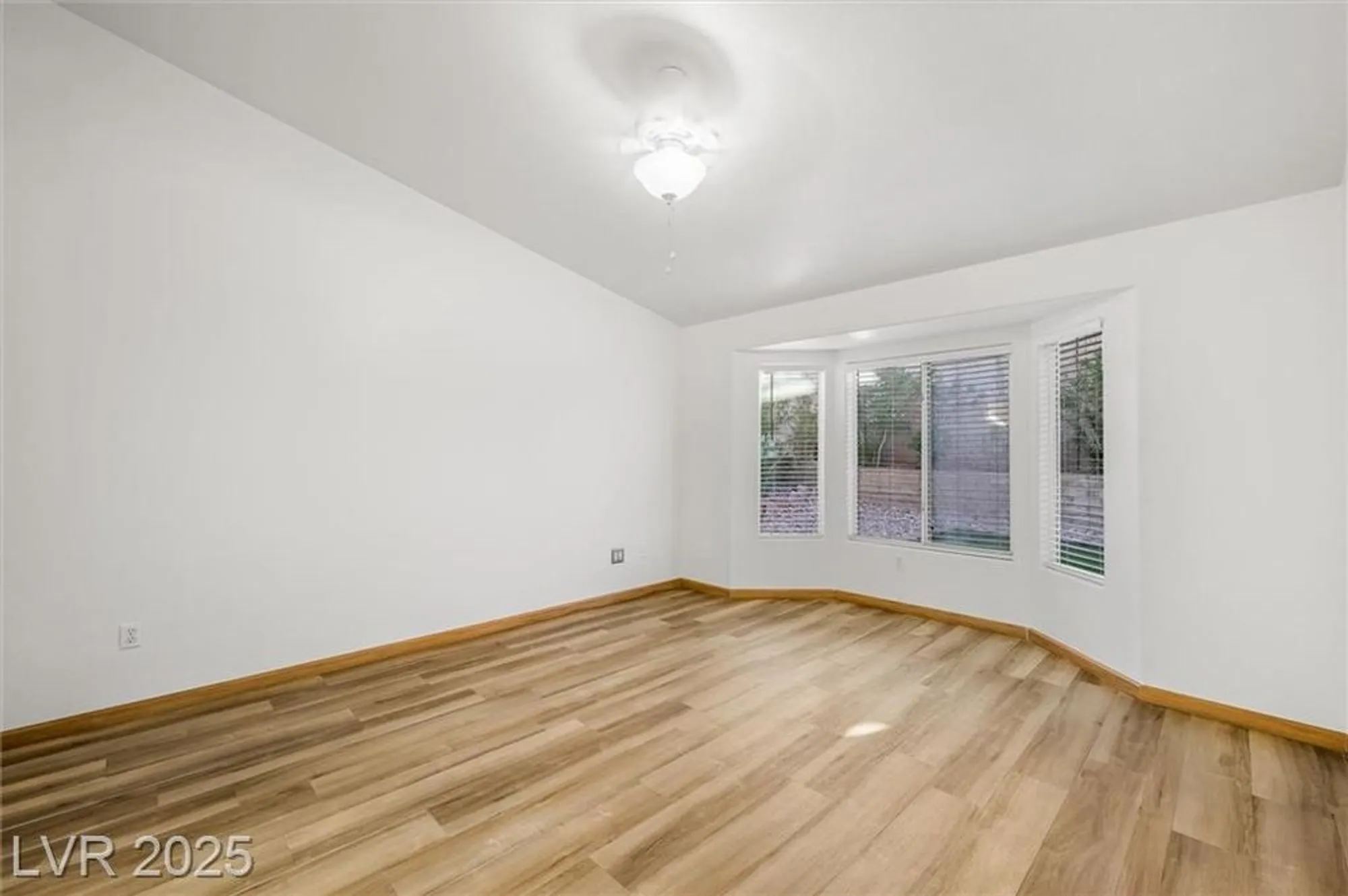 Property Slideshow image 23 of 52 | 2725 byron dr, Las Vegas, NV, 89134