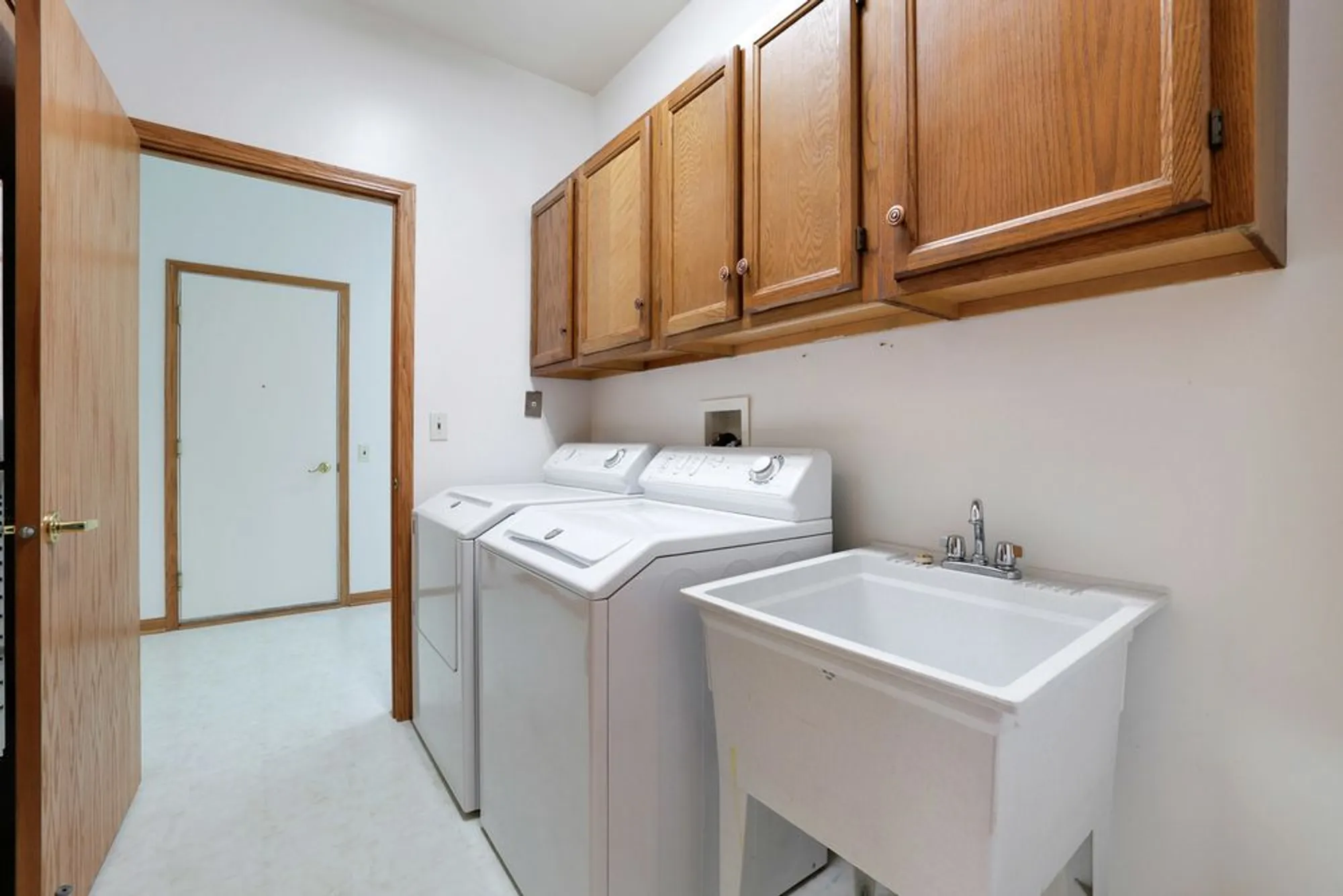 Property Slideshow image 22 of 43 | 12250 songbird ln, Huntley, IL, 60142