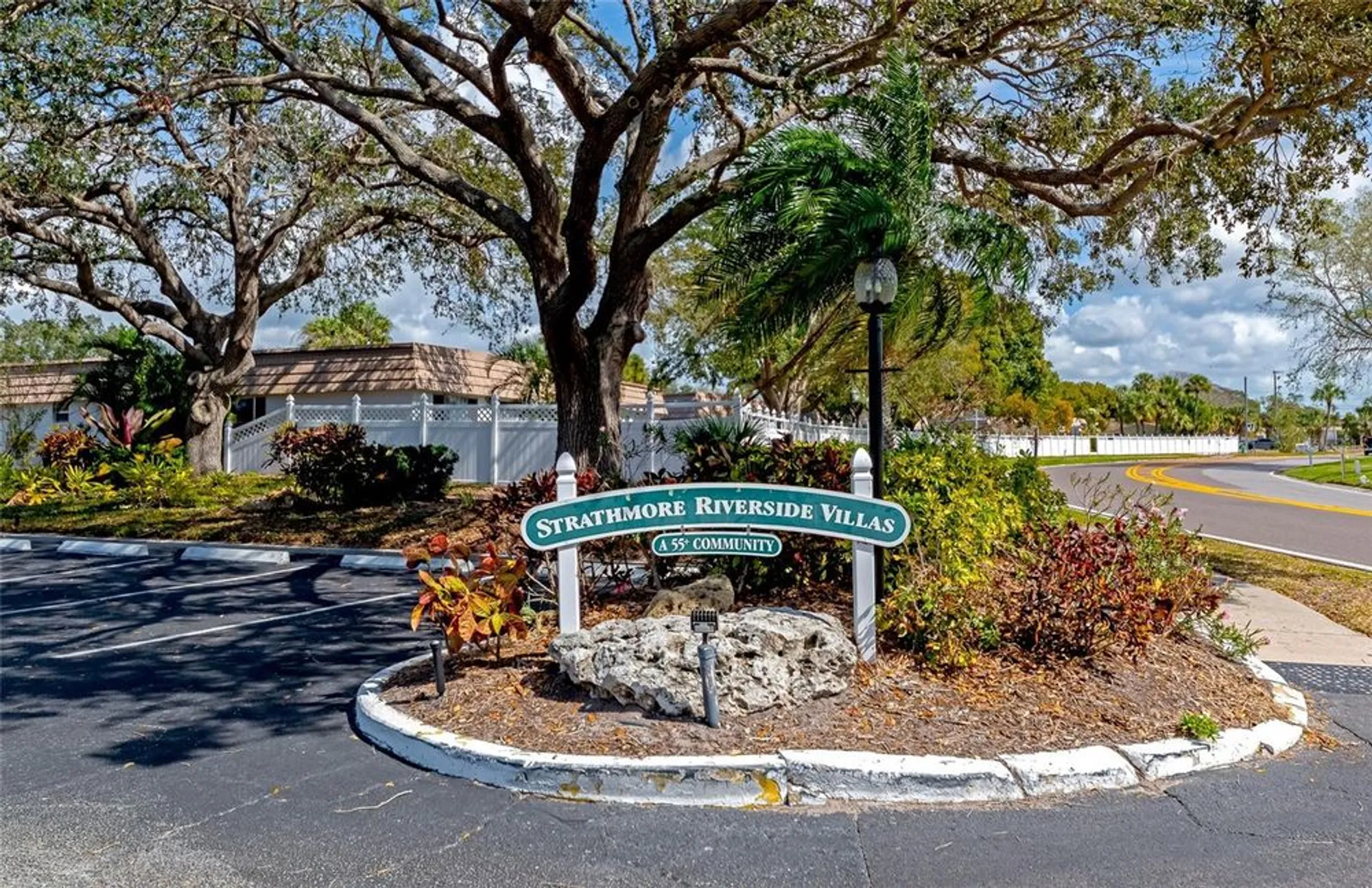 Property Slideshow image 14 of 20 | 5453 riverbluff cir # v68, Sarasota, FL, 34231