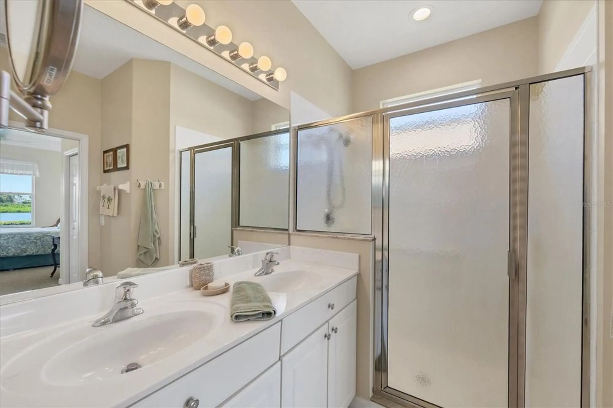 Property Slideshow image 22 of 66 | 4427 blue heron cir, North Port, FL, 34287