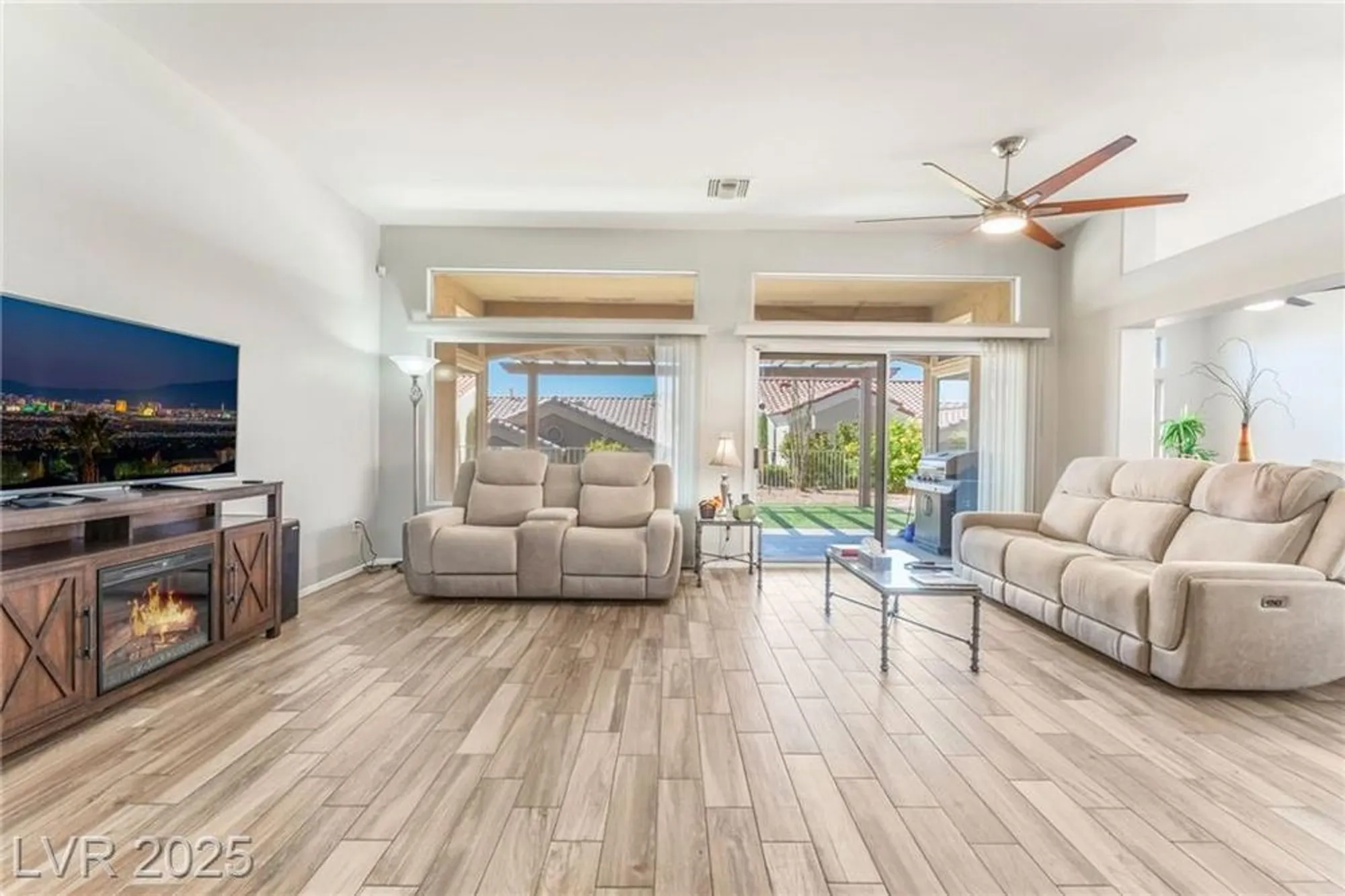 Property Slideshow image 13 of 42 | 10413 willamette pl, Las Vegas, NV, 89134