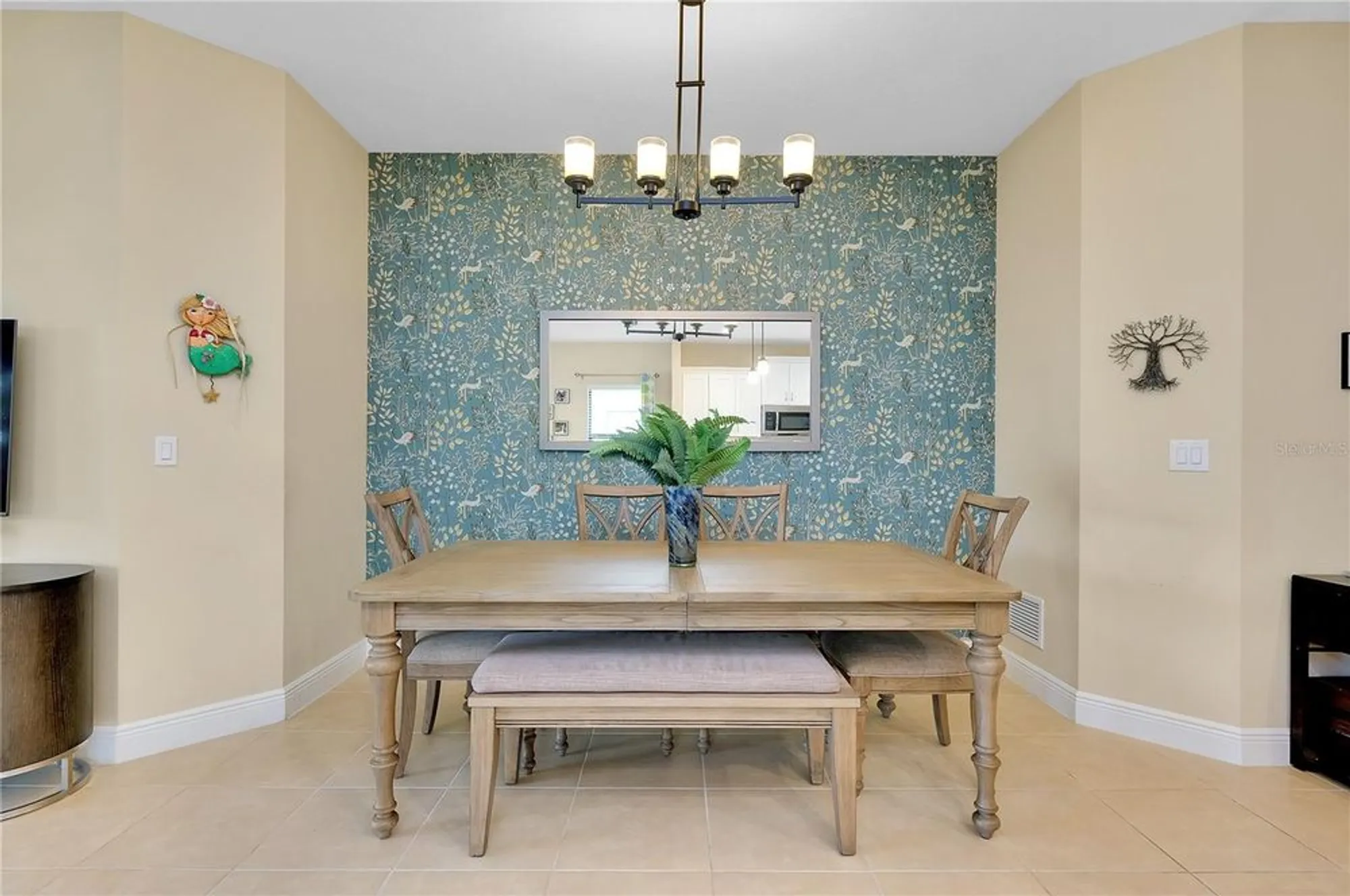 Property Slideshow image 20 of 59 | 21629 avon park ct, Venice, FL, 34293