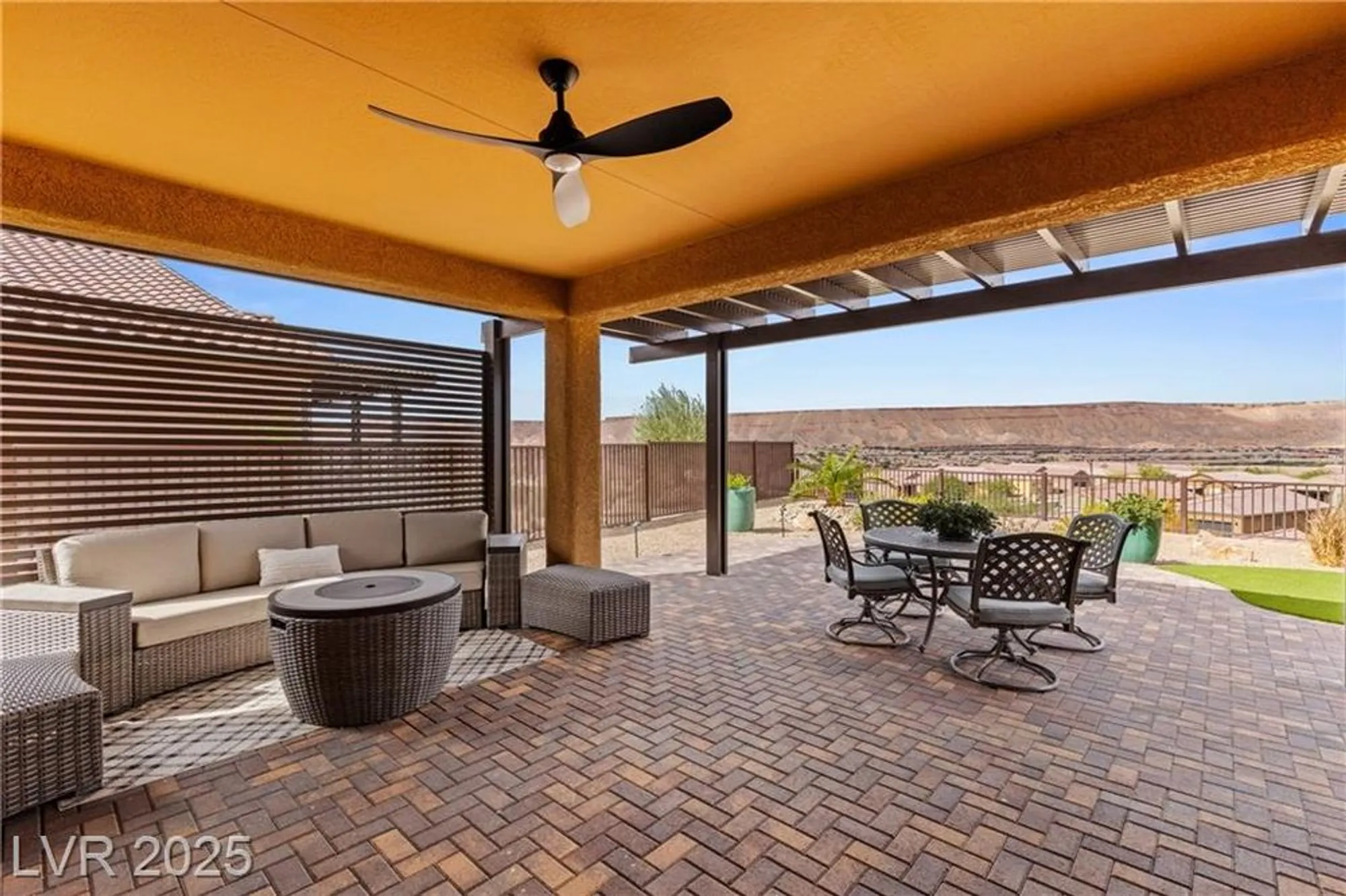Property Slideshow image 2 of 64 | 1073 flagstone bnd, Mesquite, NV, 89034