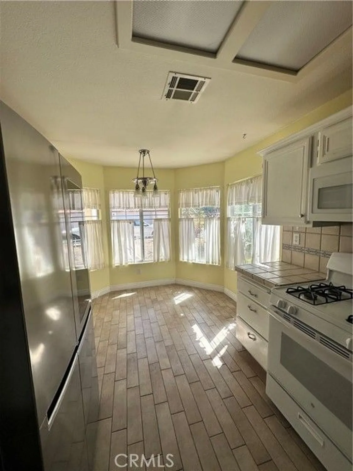 Property Slideshow image 4 of 12 | 11548 oak st, Apple Valley, CA, 92308