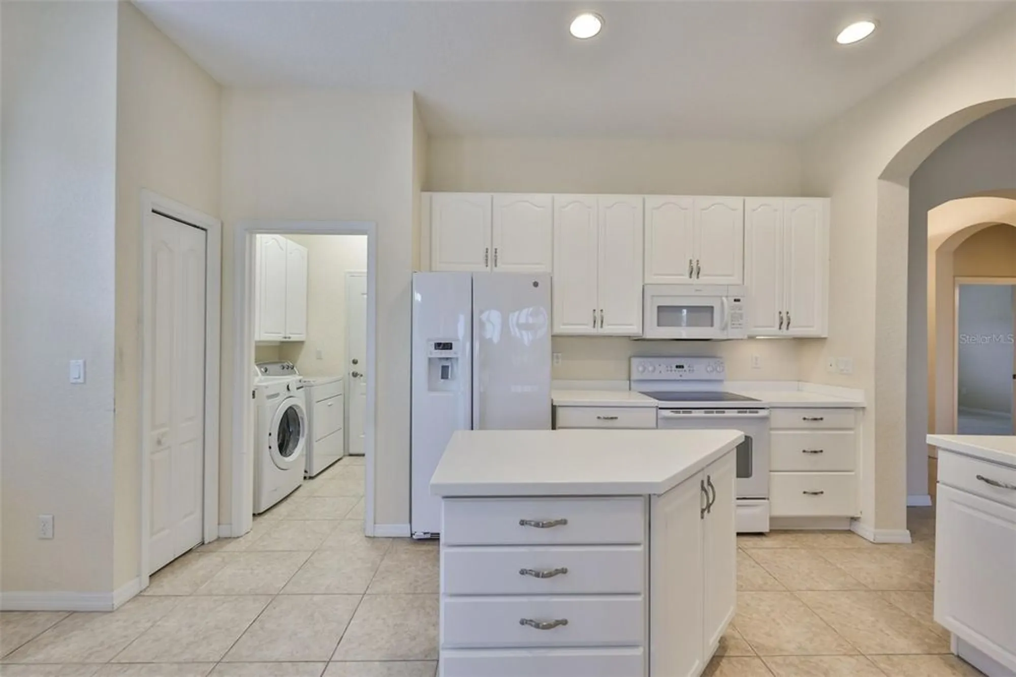 Property Slideshow image 14 of 41 | 1043 regal manor way, Sun City Center, FL, 33573