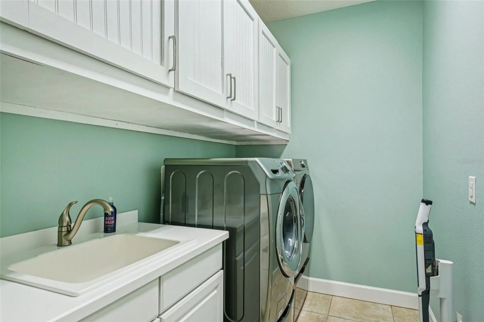 Property Slideshow image 15 of 31 | 8433 alberata vista dr, Tampa, FL, 33647