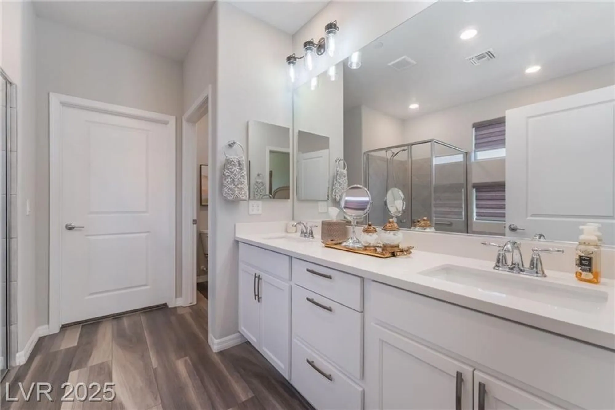 Property Slideshow image 23 of 44 | 15 arid crest ave, Henderson, NV, 89011