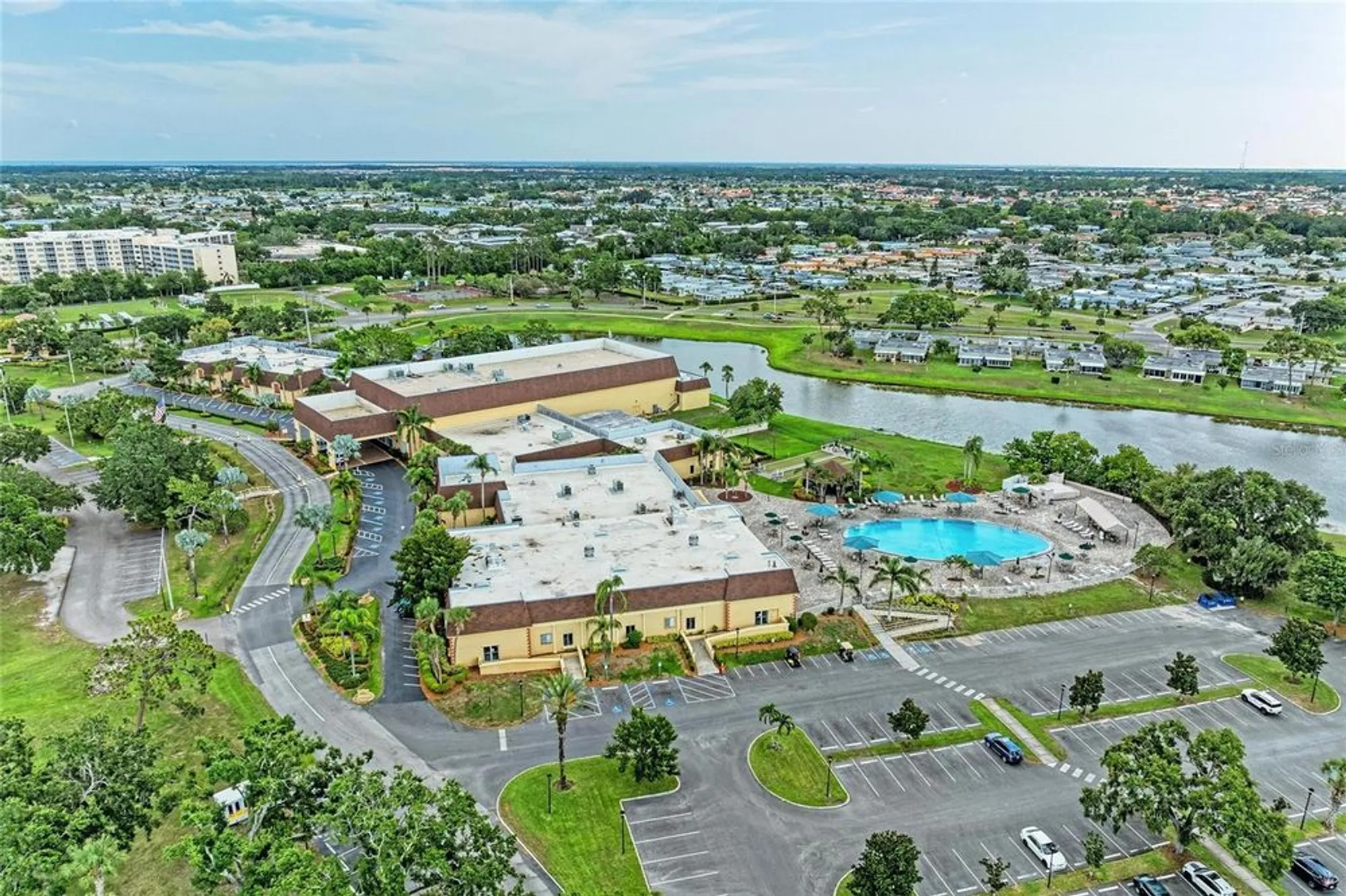 Property Slideshow image 41 of 46 | 1906 canterbury ln 16, Sun City Center, FL, 33573