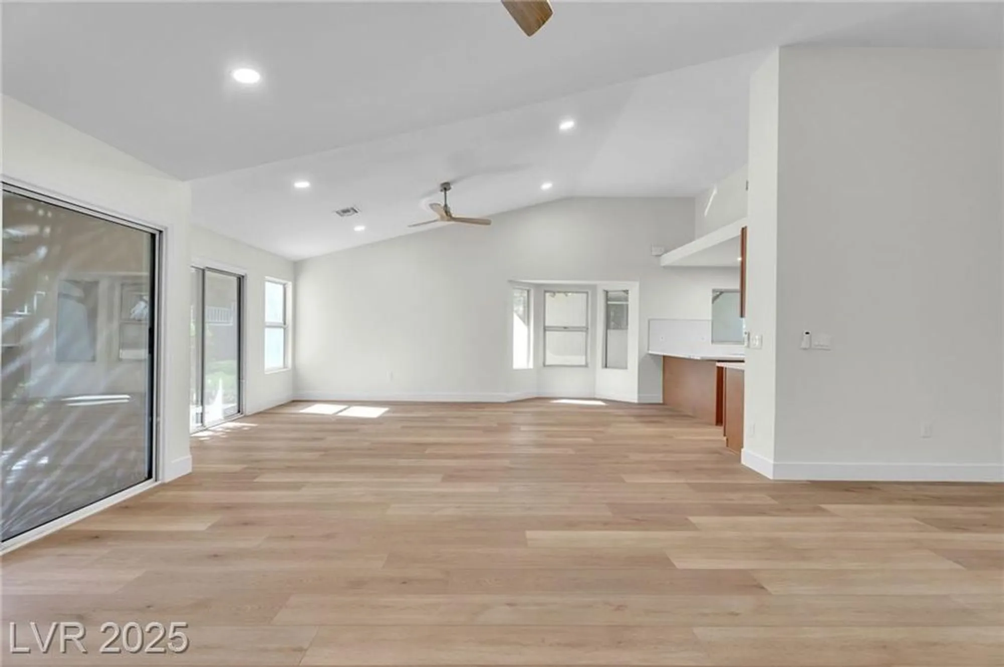 Property Slideshow image 20 of 61 | 8537 glenmount dr, Las Vegas, NV, 89134