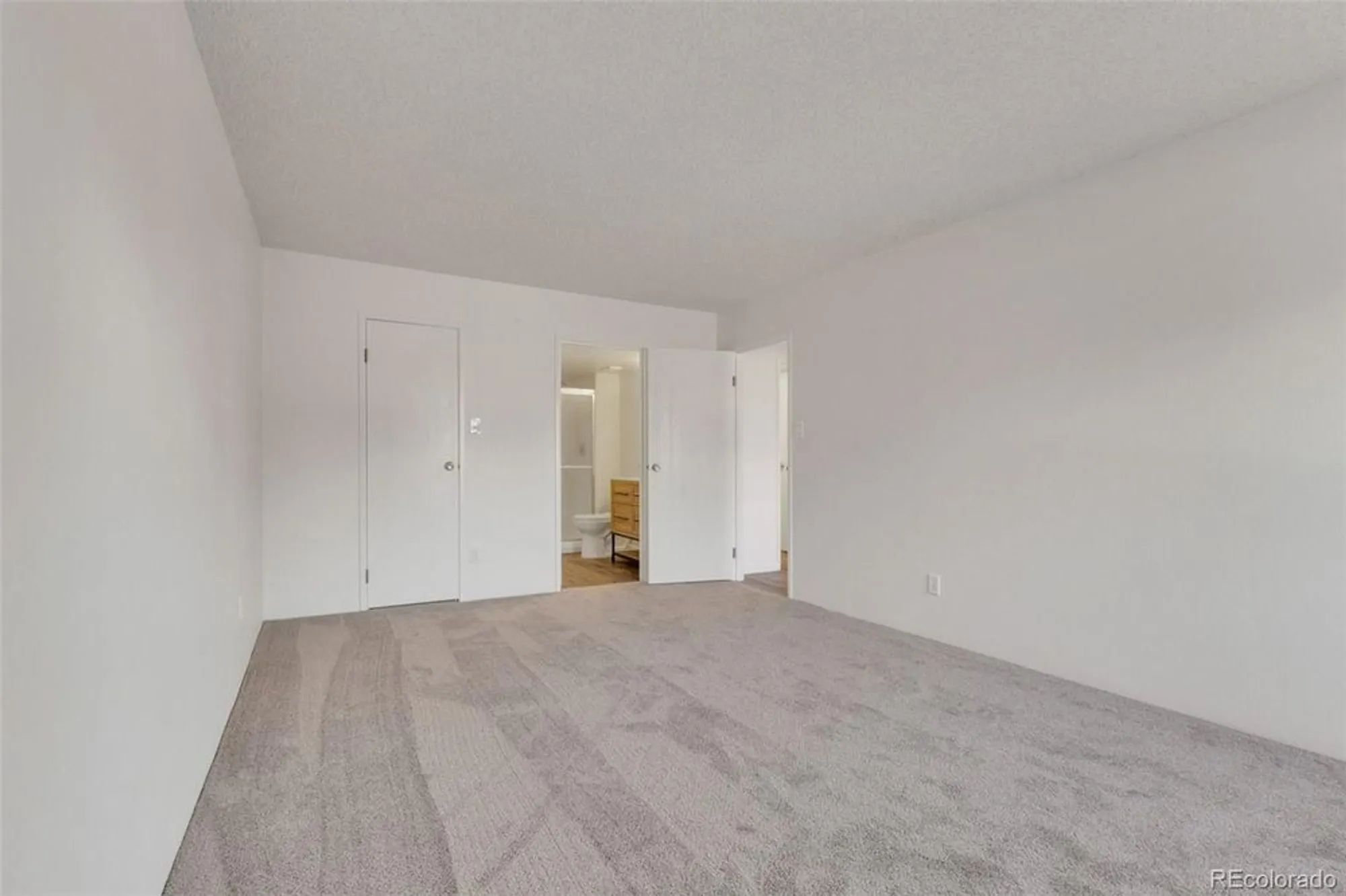 Property Slideshow image 16 of 40 | 13992 e marina dr 109, Aurora, CO, 80014