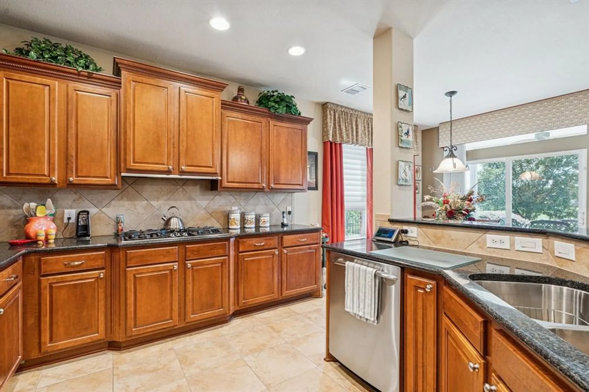 Property Slideshow image 6 of 32 | 7313 reflection bay dr, Frisco, TX, 75036