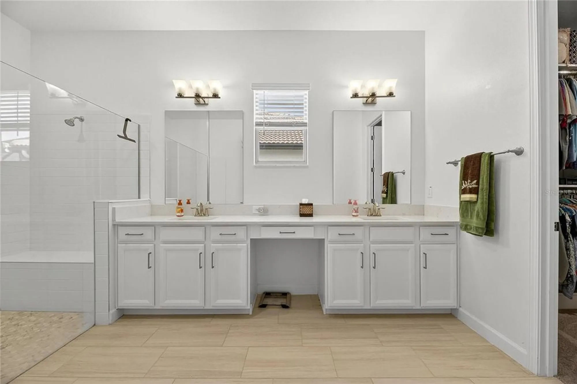 Property Slideshow image 35 of 96 | 5319 windy grove dr, Wimauma, FL, 33598