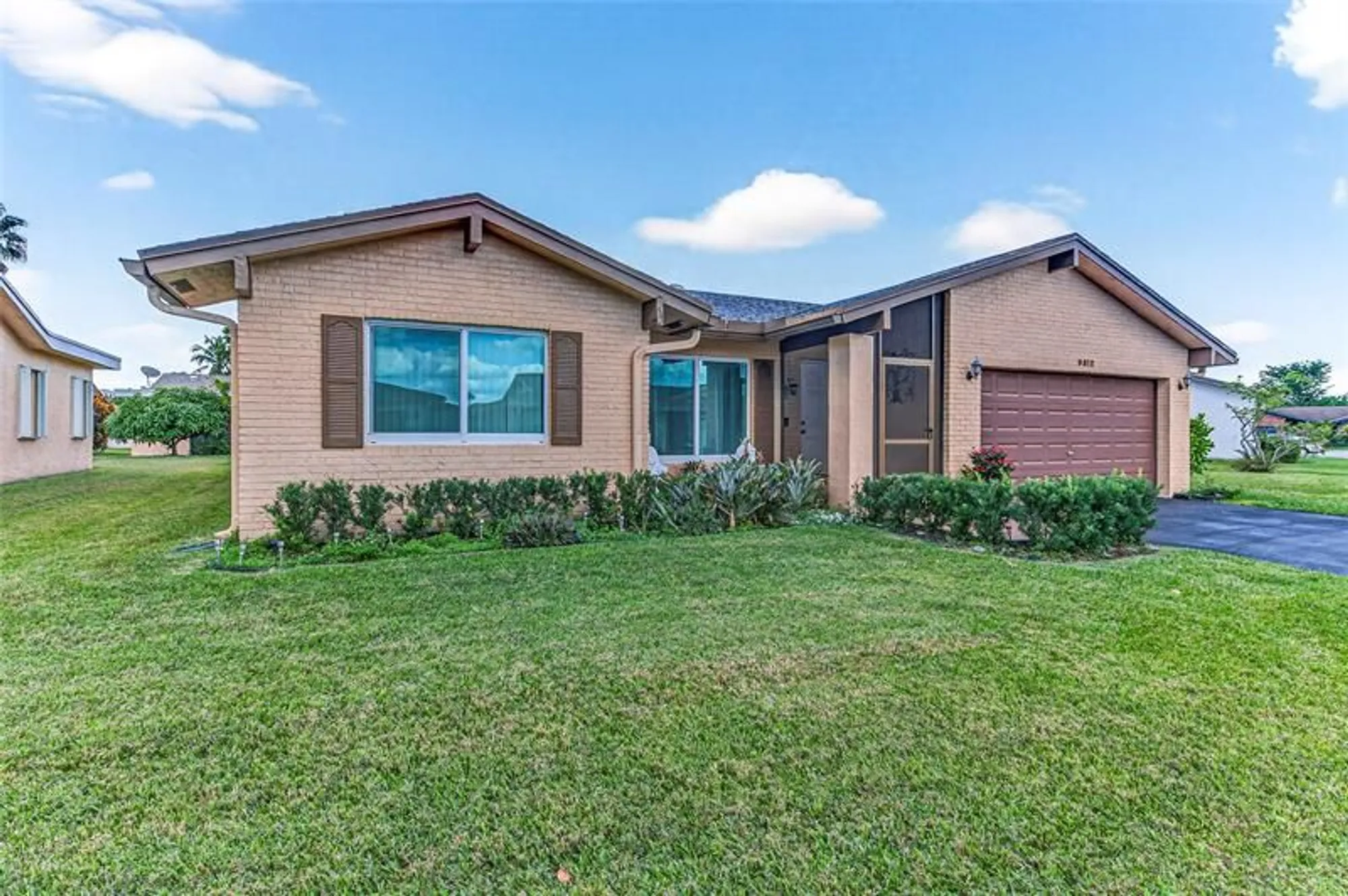 Property Slideshow image 1 of 50 | 9812 nw 75th ct, Tamarac, FL, 33321