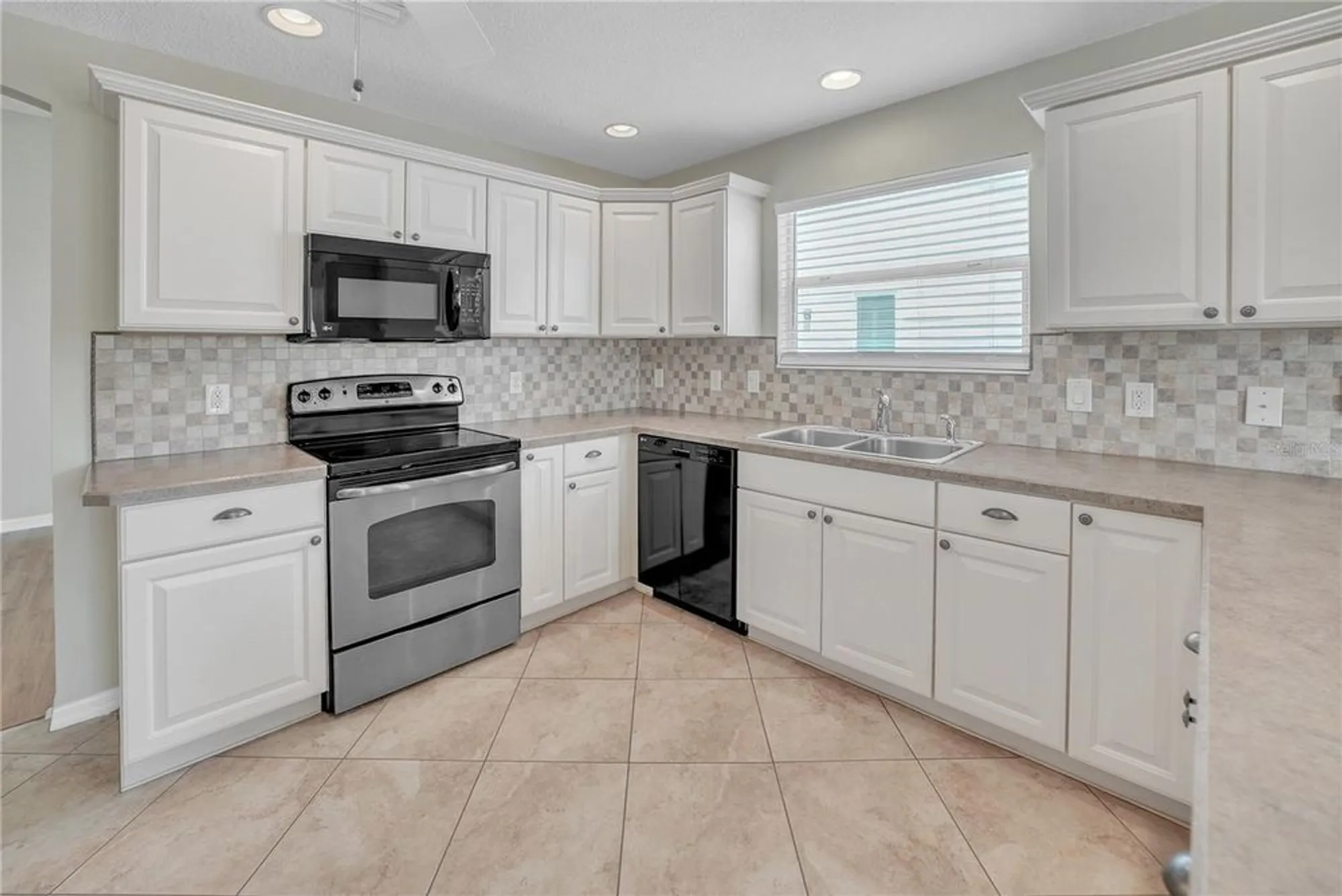 Property Slideshow image 12 of 45 | 879 astor way, The Villages, FL, 32162
