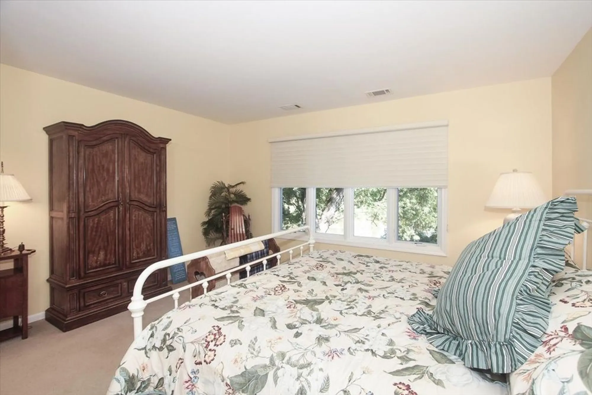 Property Slideshow image 24 of 54 | 660 old barn rd # f-24, Lake Barrington, IL, 60010