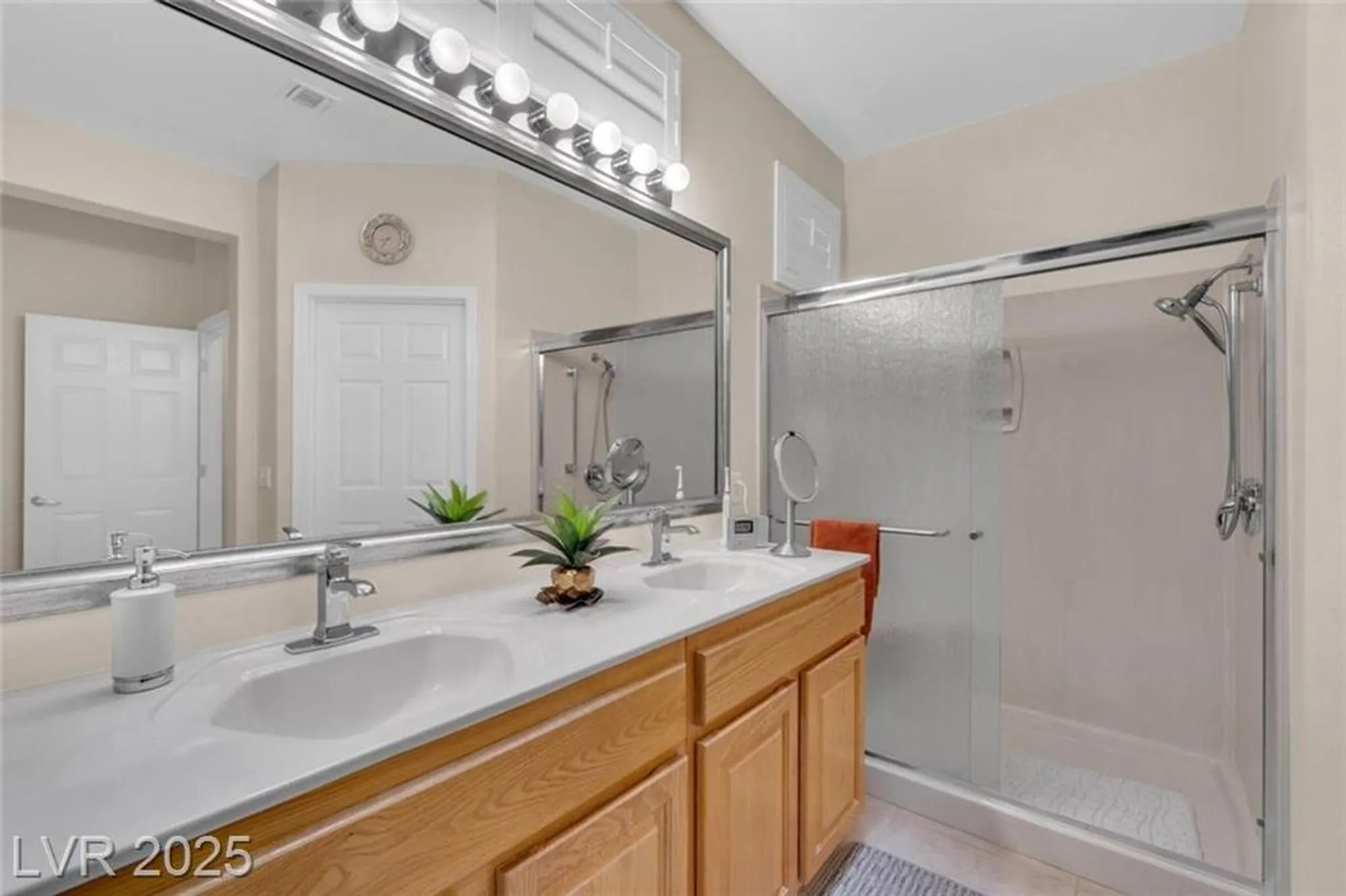 Property Slideshow image 19 of 37 | 1668 sebring hills dr, Henderson, NV, 89052