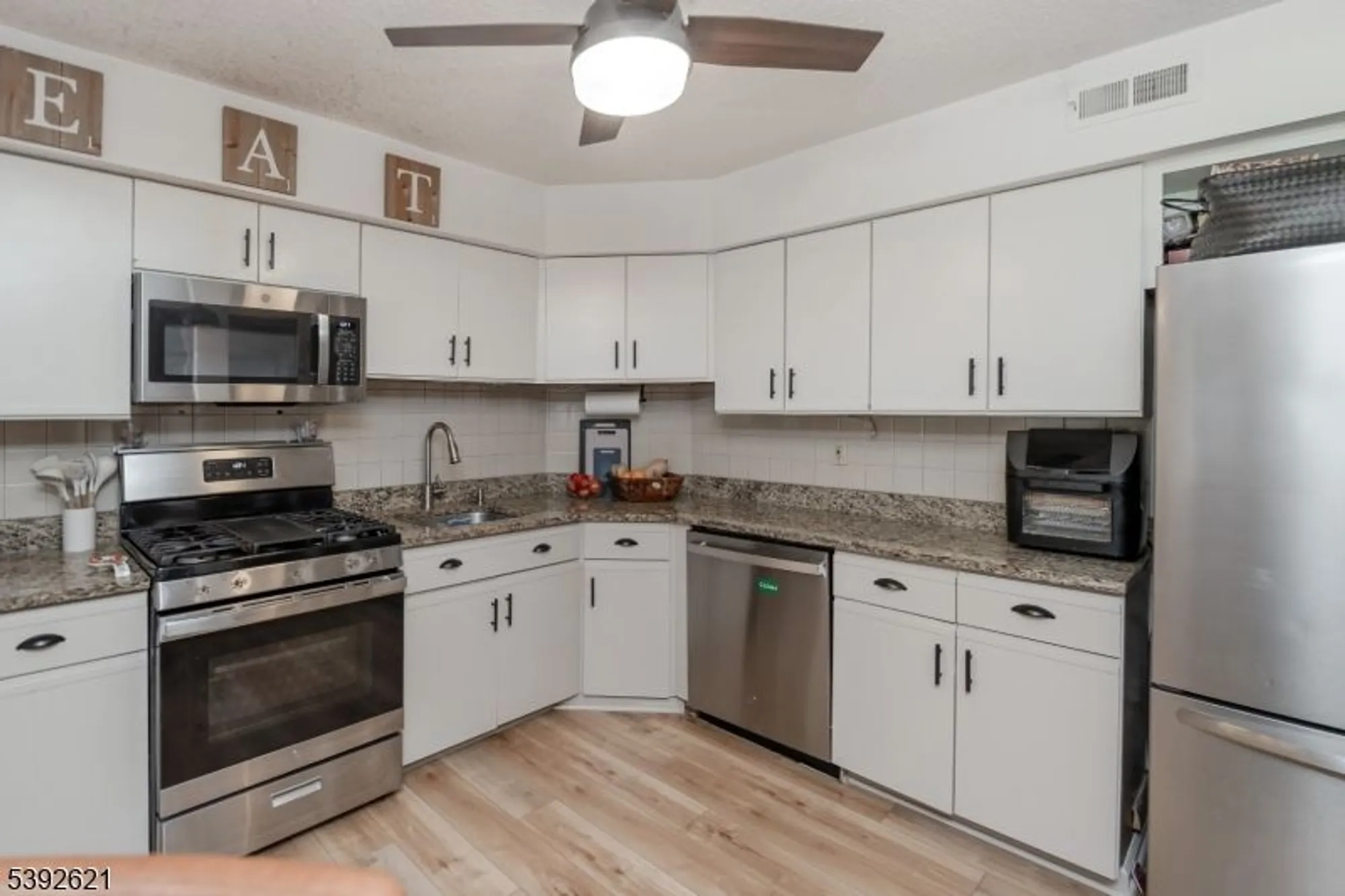 Property Slideshow image 6 of 39 | 31 drake way, Roxbury Twp, NJ, 07836
