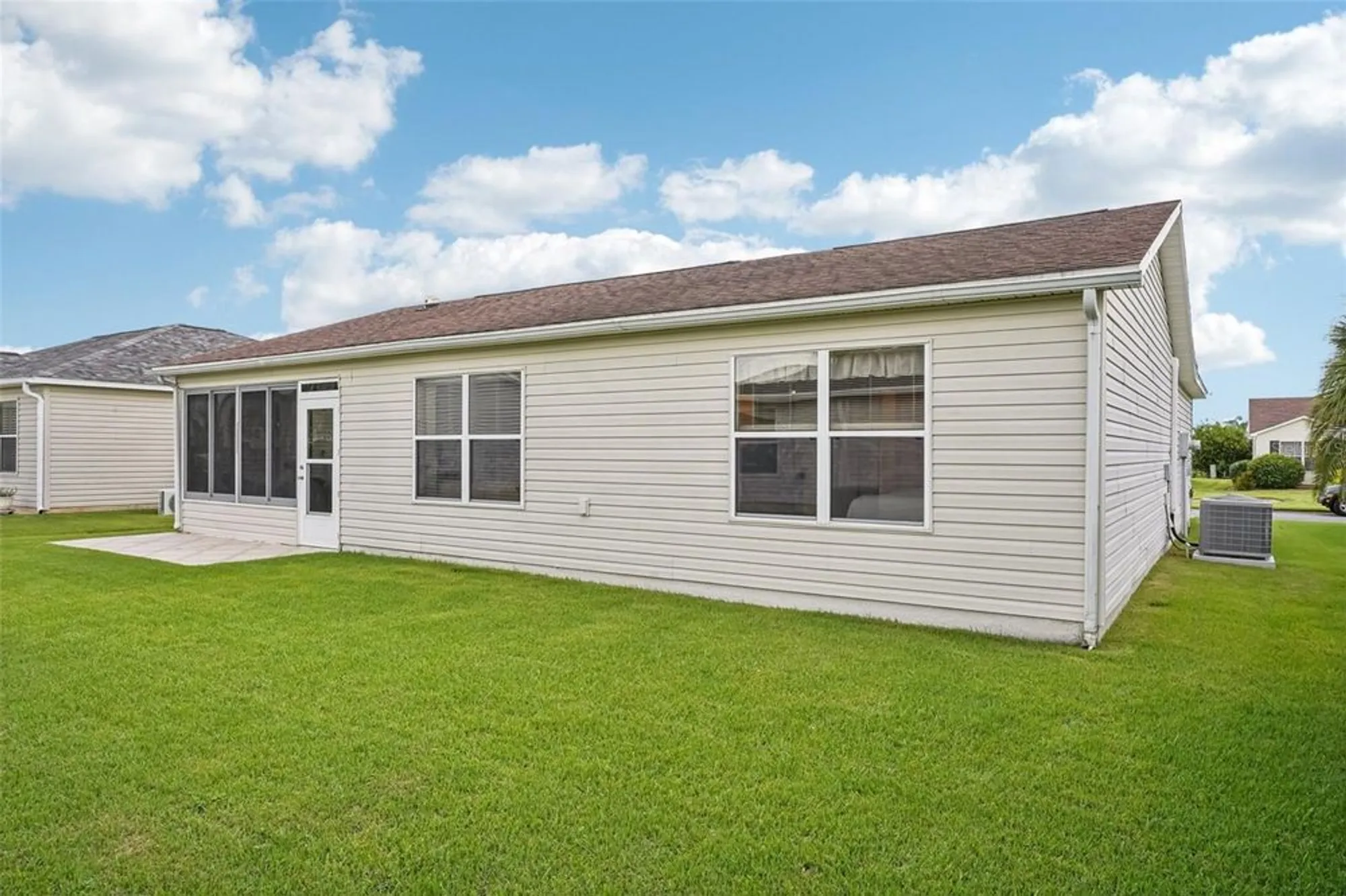 Property Slideshow image 33 of 47 | 2543 raintree dr, The Villages, FL, 32162