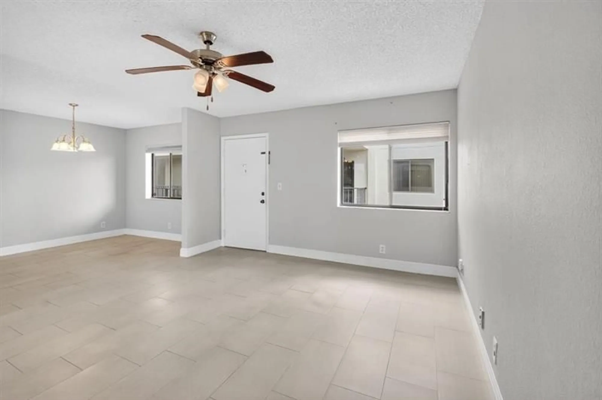 Property Slideshow image 4 of 39 | 5370 las verdes cir apt 319, Delray Beach, FL, 33484