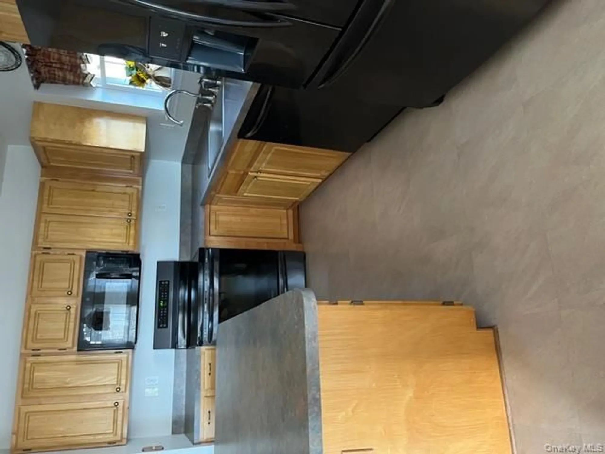 Property Slideshow image 6 of 18 | 426 village cir, Manorville, NY, 11949