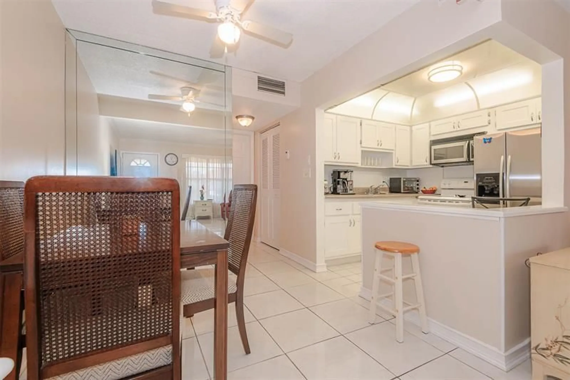 Property Slideshow image 6 of 36 | 3071 nw 47th ter 317, Lauderdale Lakes, FL, 33313