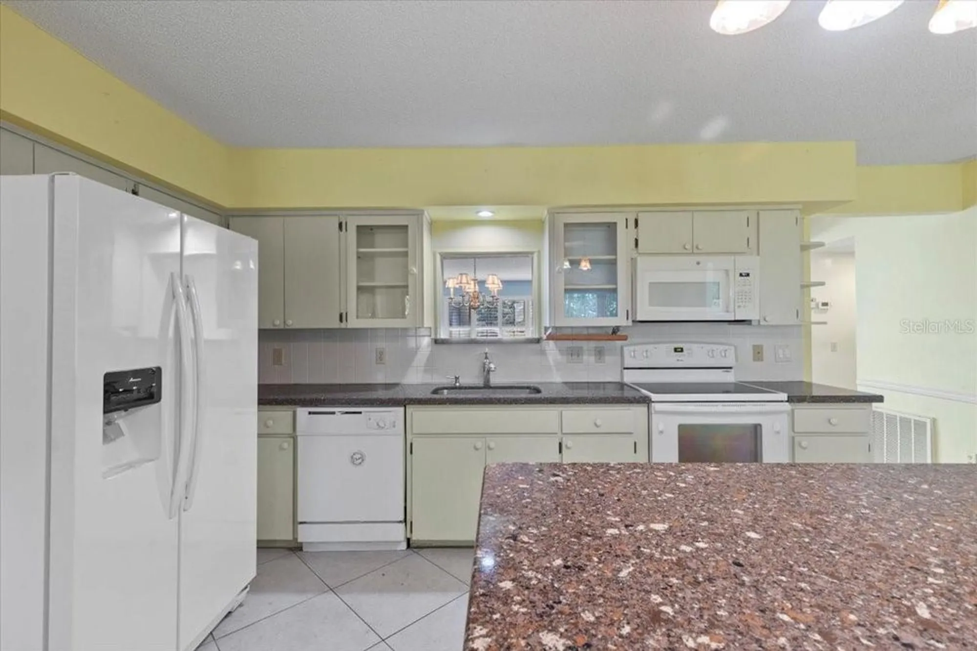 Property Slideshow image 14 of 37 | 2192 swedish dr apt 10, Clearwater, FL, 33763
