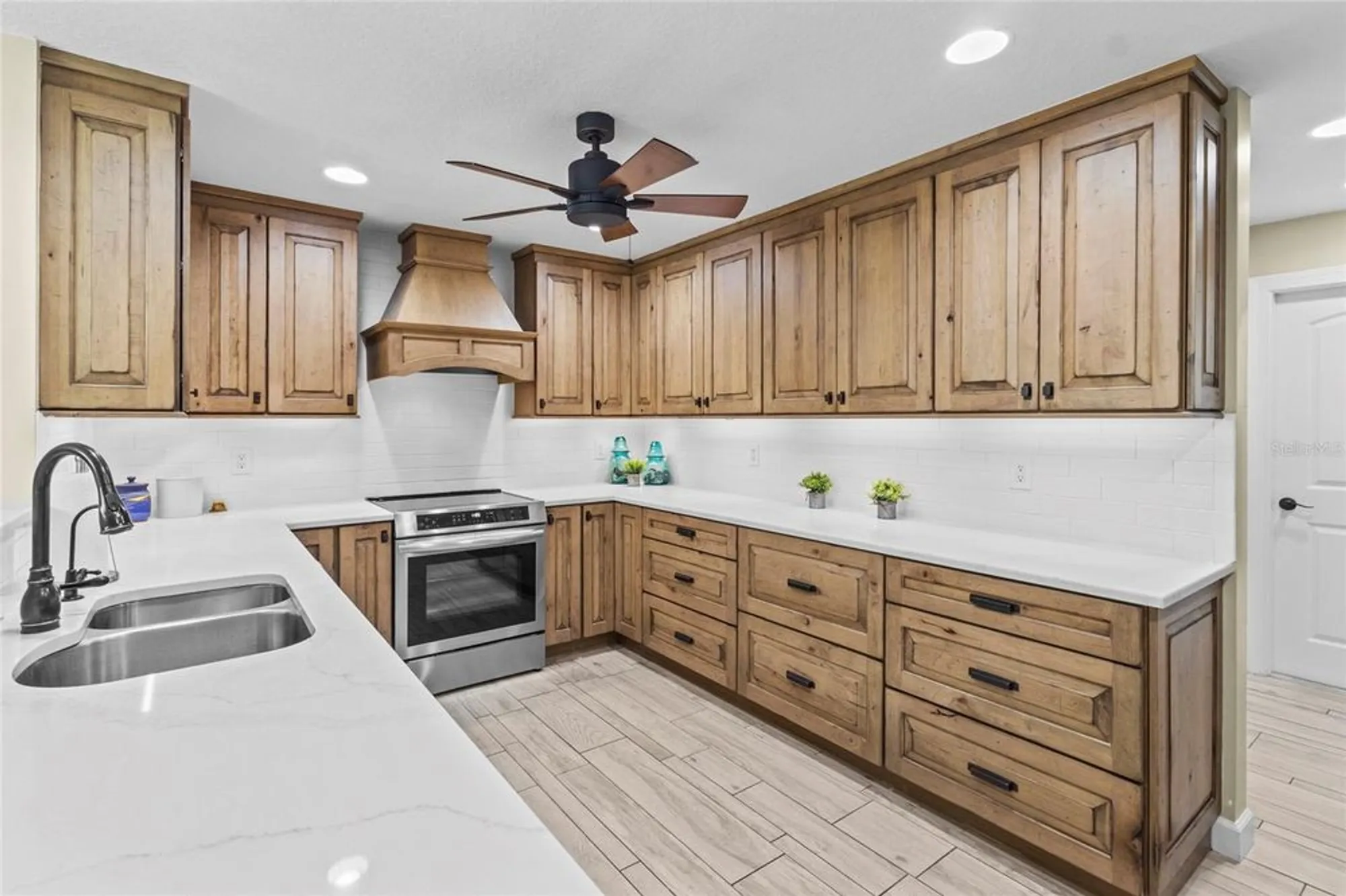 Property Slideshow image 7 of 38 | 7143 fairway bend ln, Sarasota, FL, 34243