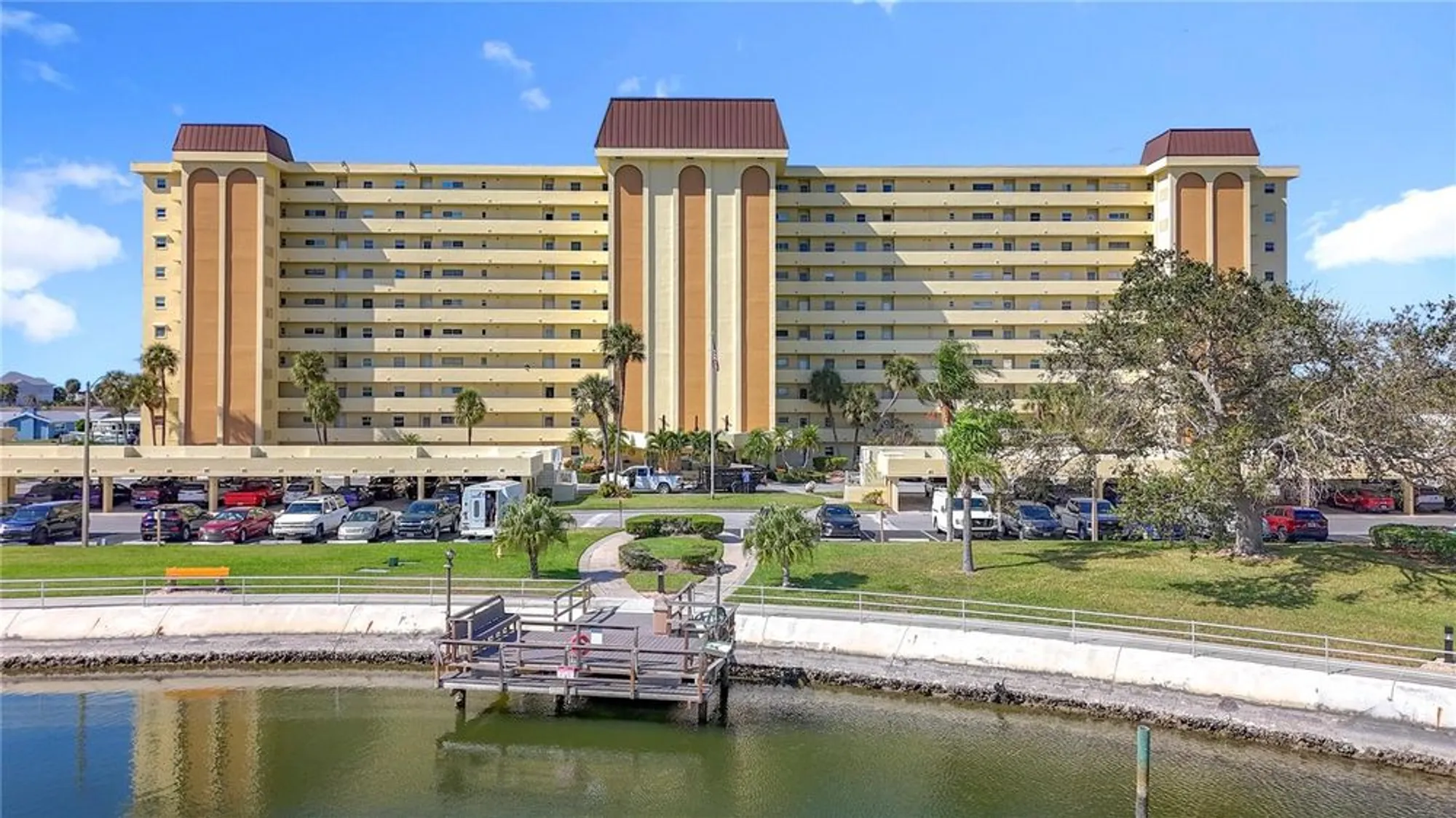 Property Slideshow image 59 of 77 | 4725 cove cir apt 810, Saint Petersburg, FL, 33708