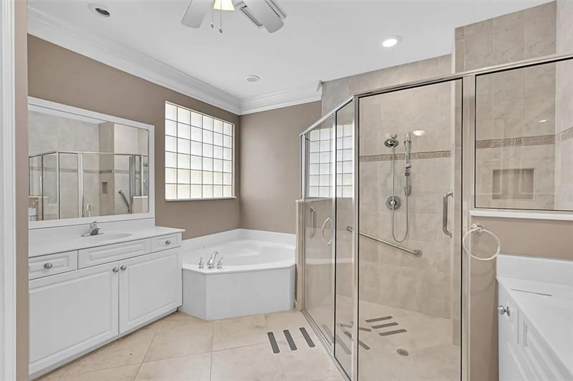 Property Slideshow image 18 of 61 | 7200 veneto dr, Boynton Beach, FL, 33437