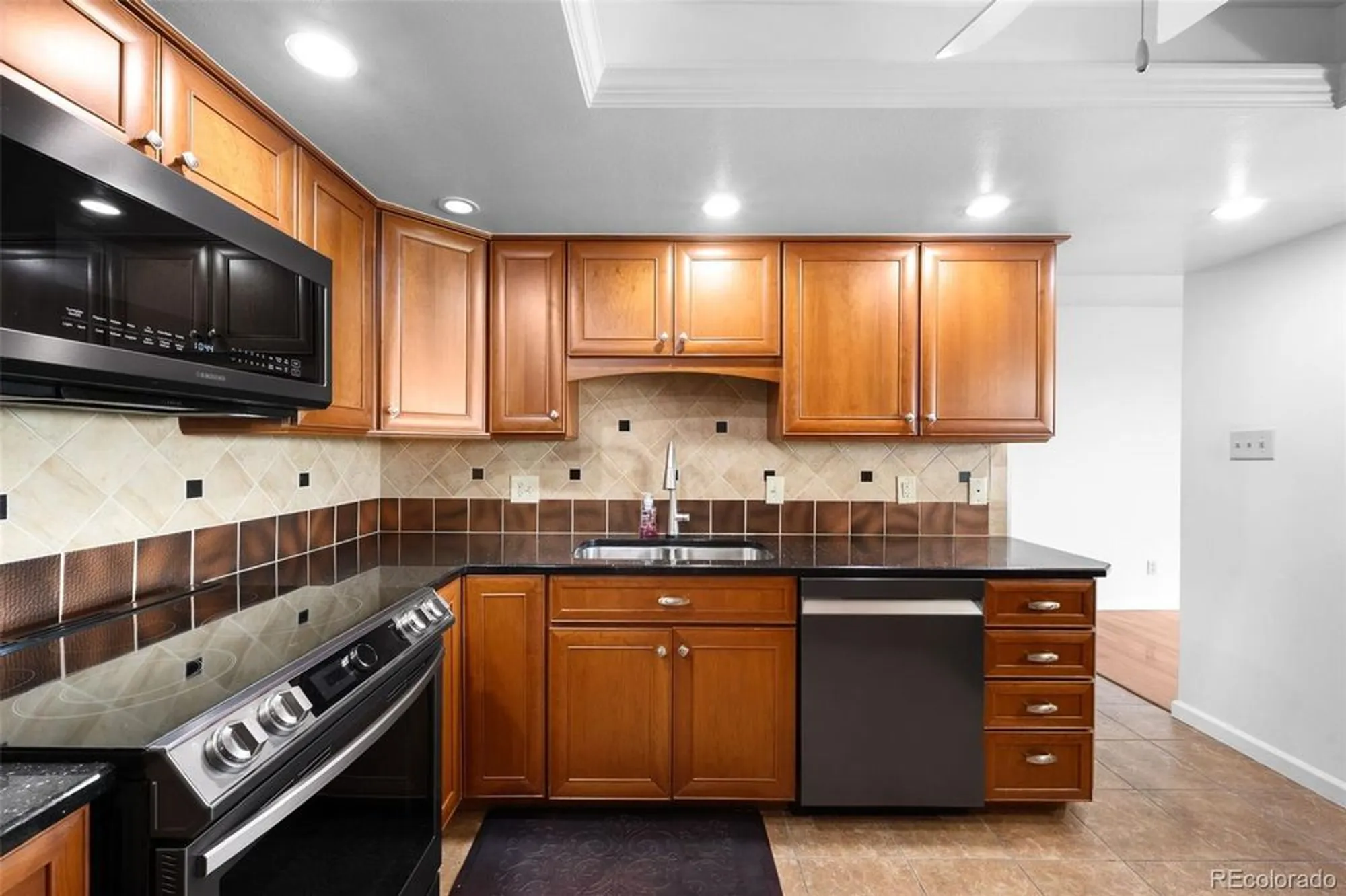 Property Slideshow image 11 of 26 | 14300 e marina dr 502, Aurora, CO, 80014