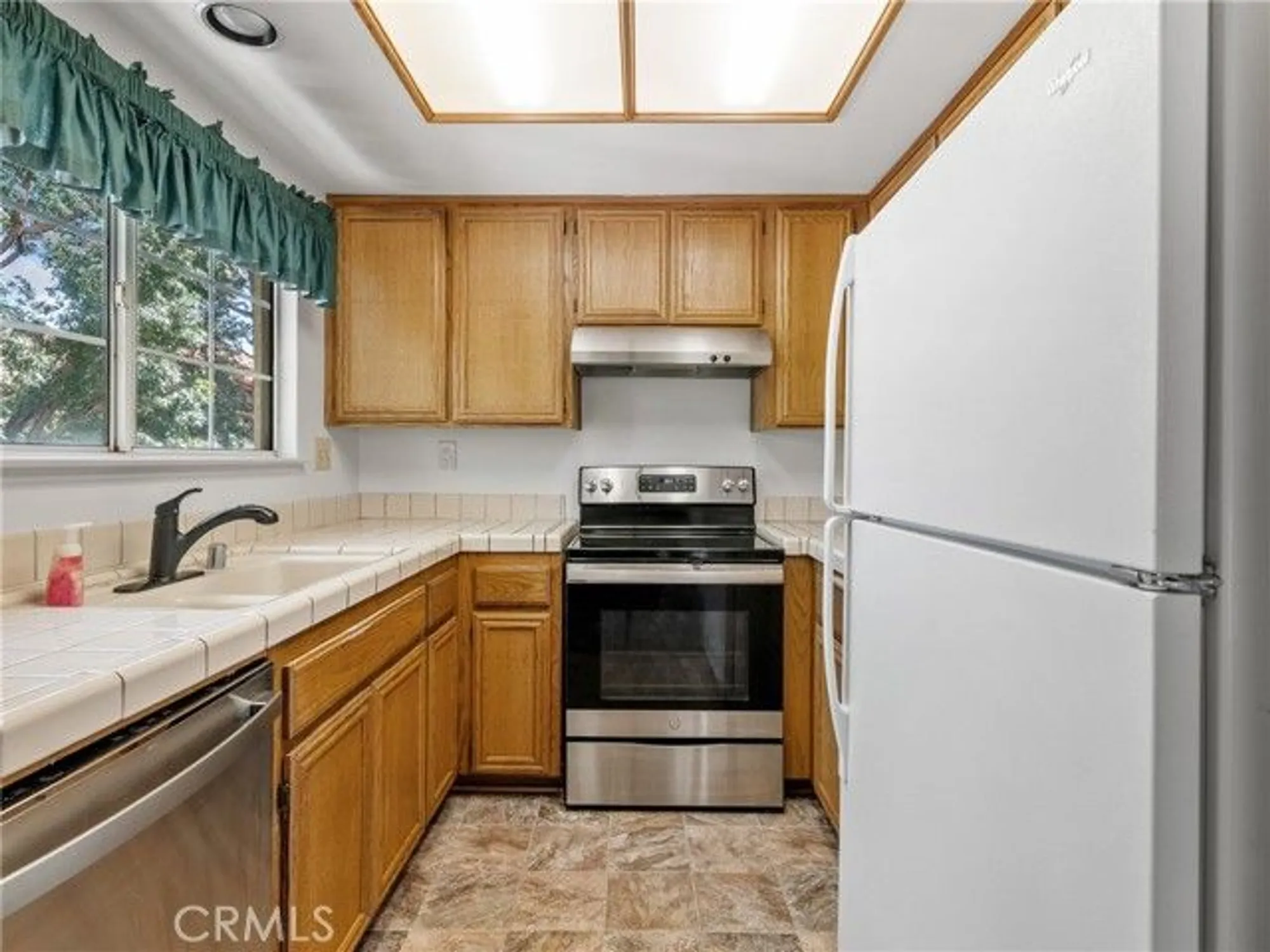 Property Slideshow image 7 of 19 | 19135 palo verde dr, Apple Valley, CA, 92308