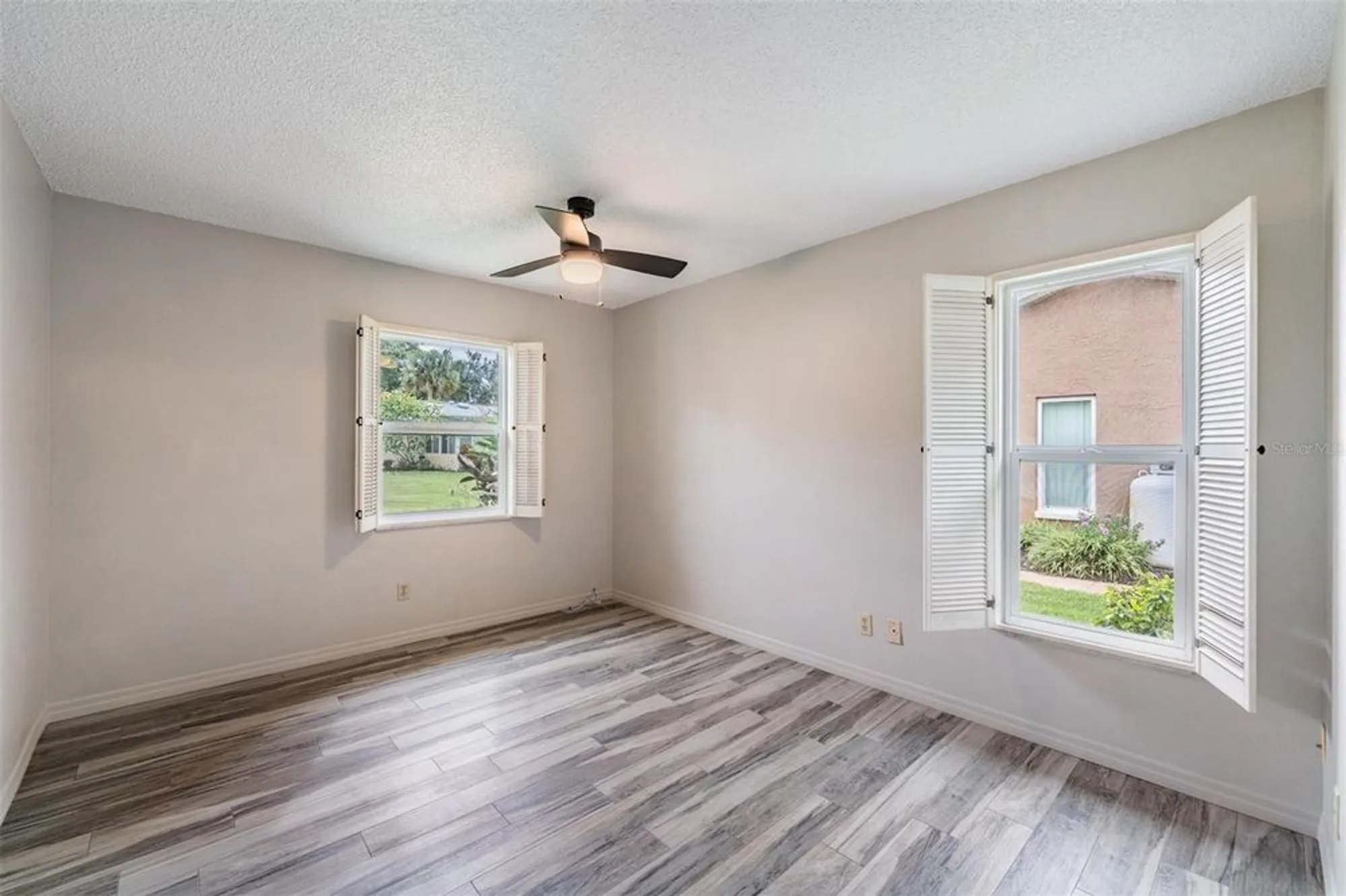 Property Slideshow image 18 of 26 | 2820 lomond dr, Palm Harbor, FL, 34684