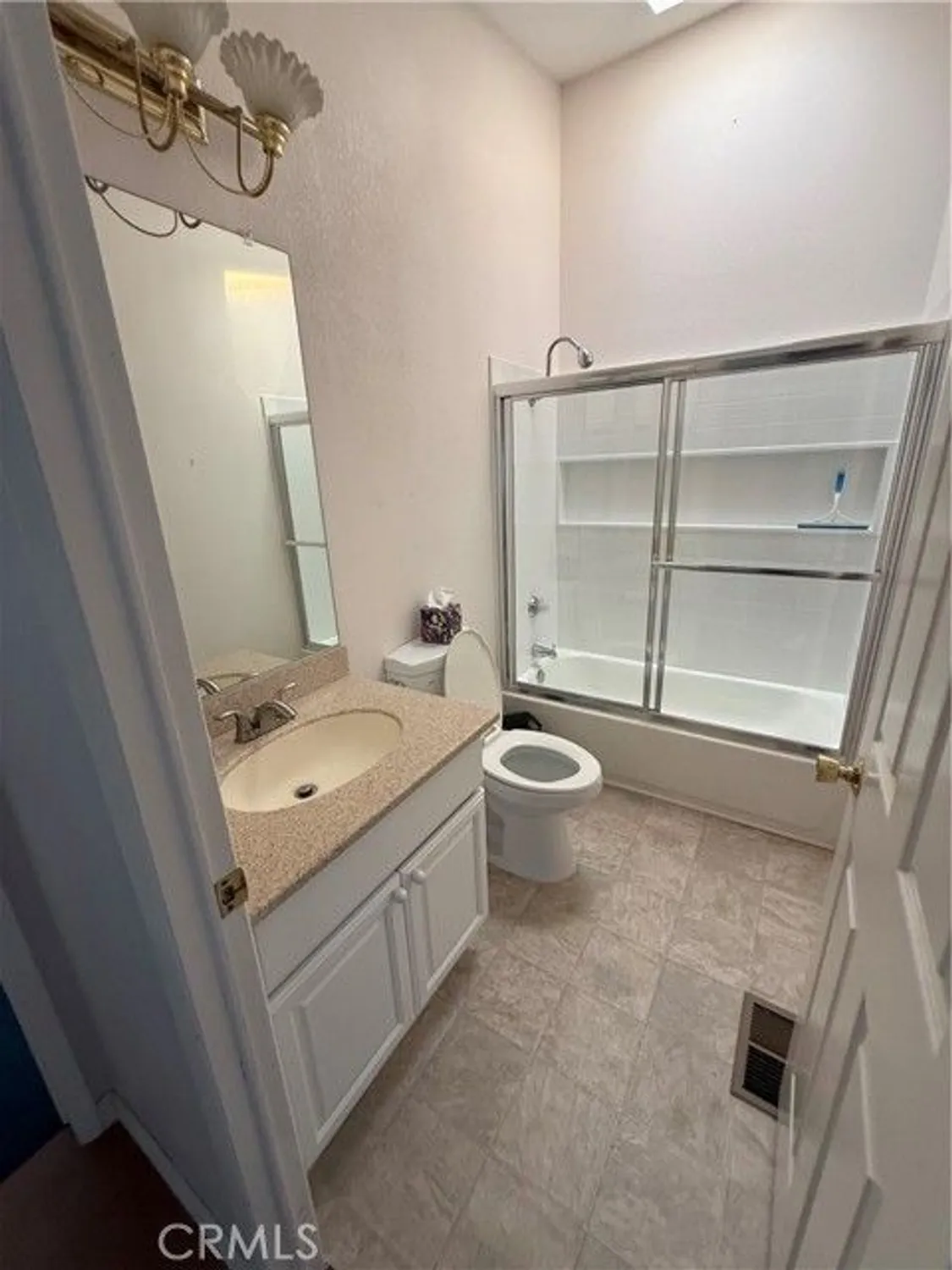 Property Slideshow image 16 of 17 | 38215 via taffia, Murrieta, CA, 92563