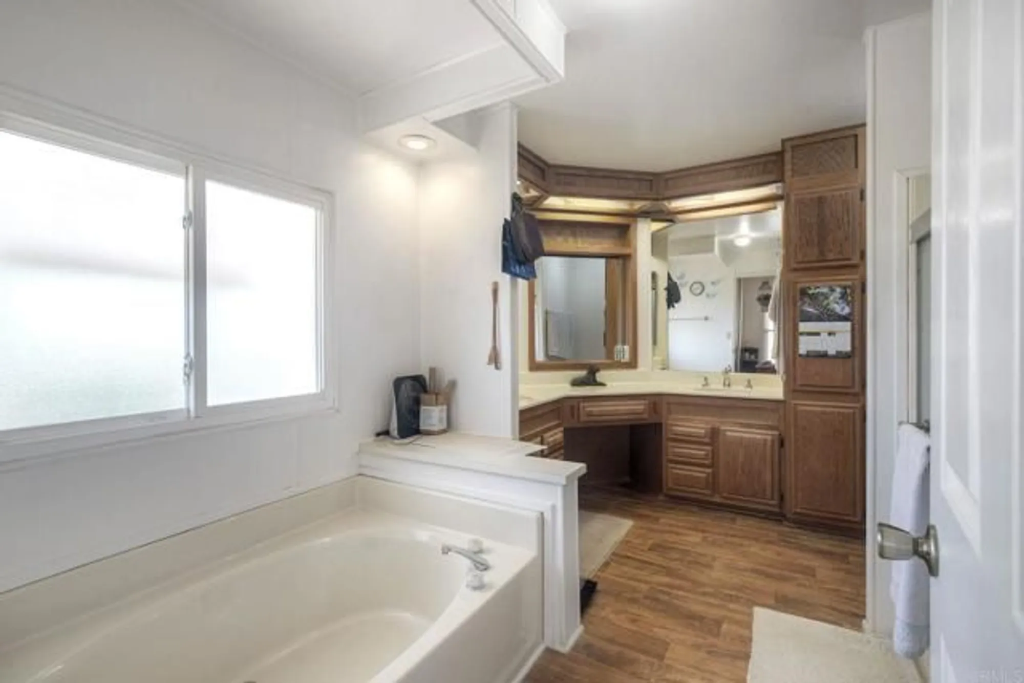 Property Slideshow image 16 of 35 | 5116 weymouth way, Oceanside, CA, 92057