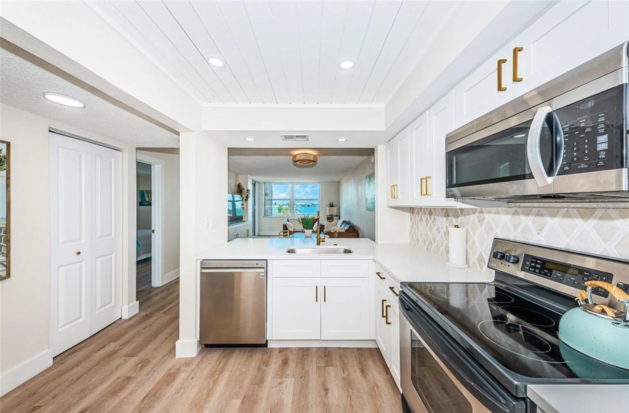 Property Slideshow image 7 of 50 | 6177 sun blvd apt 307, Saint Petersburg, FL, 33715