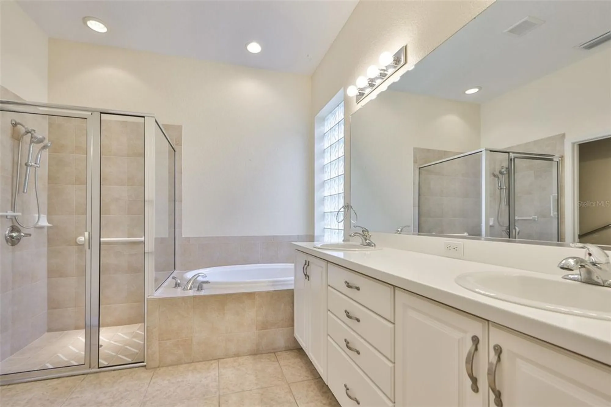 Property Slideshow image 25 of 41 | 1043 regal manor way, Sun City Center, FL, 33573