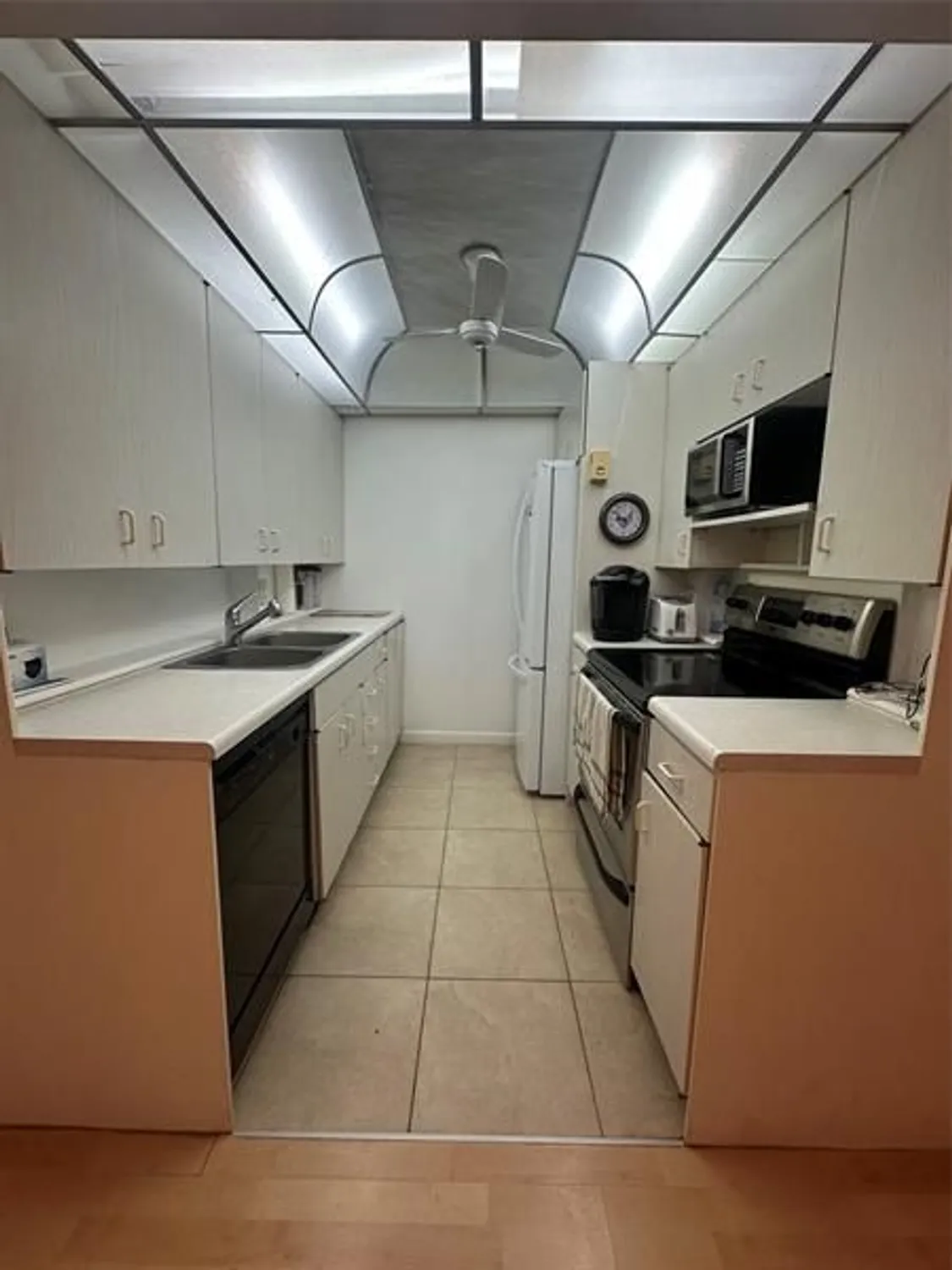 Property Slideshow image 9 of 59 | 4010 newport g # 4010, Deerfield Beach, FL, 33442