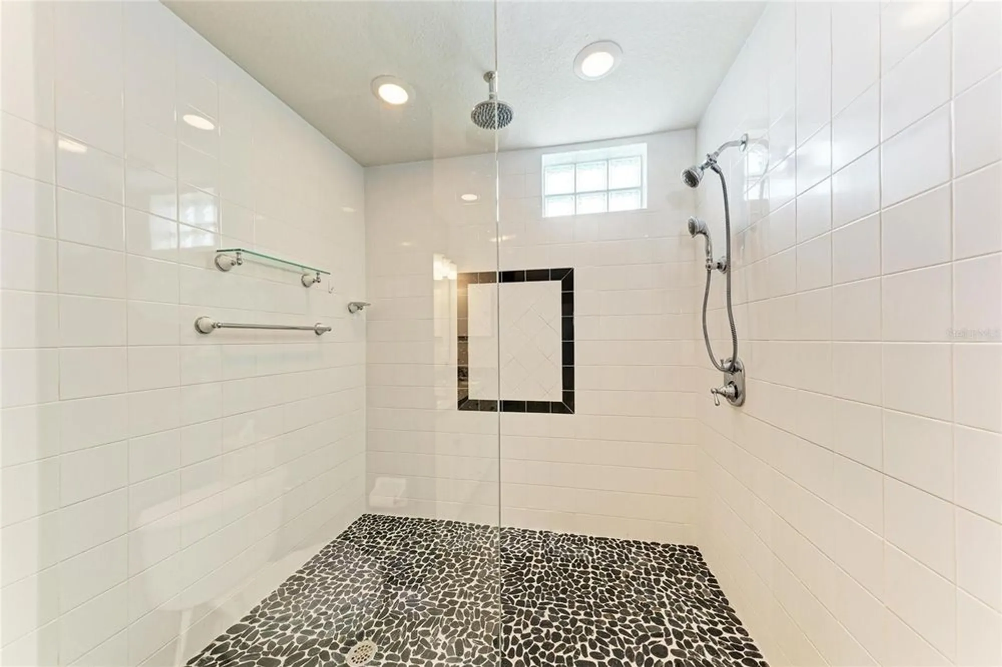 Property Slideshow image 26 of 43 | 119 woodbridge dr 103, Venice, FL, 34293