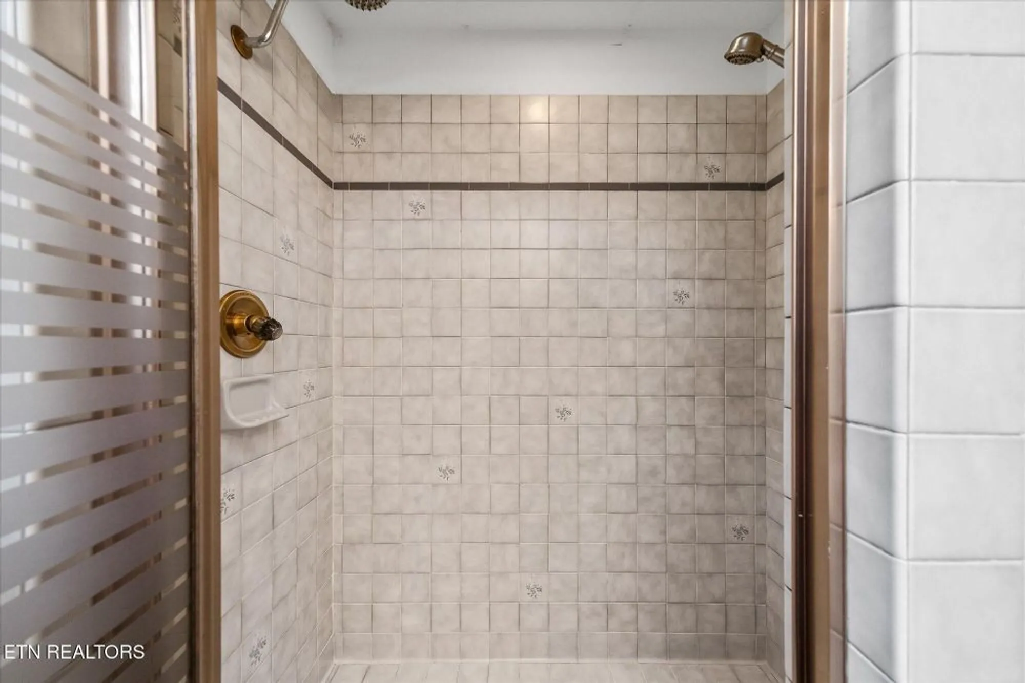 Property Slideshow image 20 of 44 | 34 beachwood ln, Crossville, TN, 38558